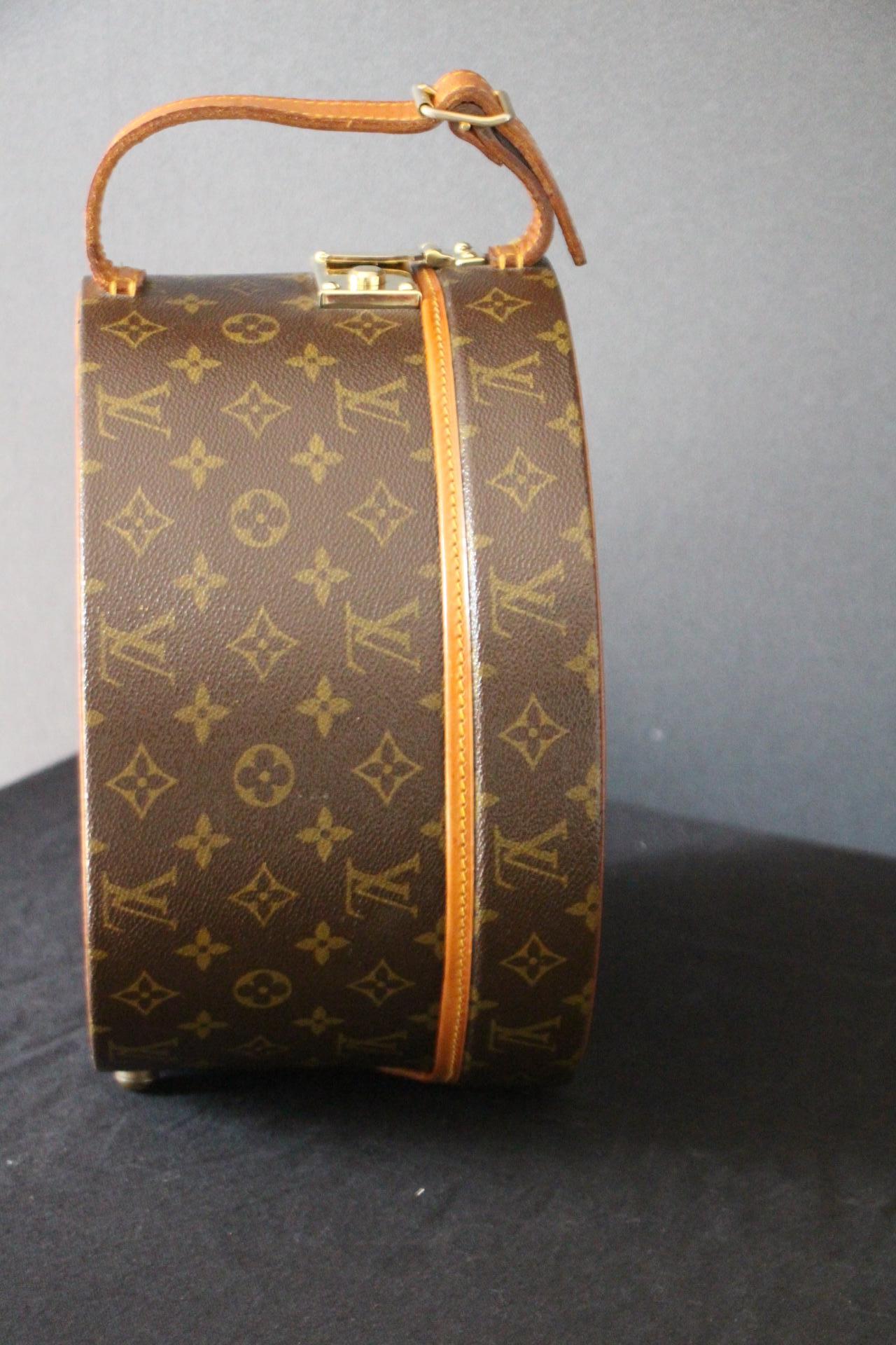 Round Louis Vuitton Hat Trunk 30 cm, Louis Vuitton Hat Box, Louis Vuitton Bag 4