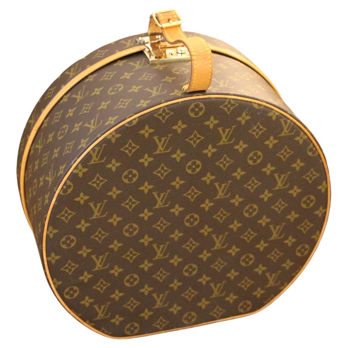 Round Louis Vuitton Hat Trunk 40, Louis Vuitton Hat Box, Louis Vuitton Bag  at 1stDibs