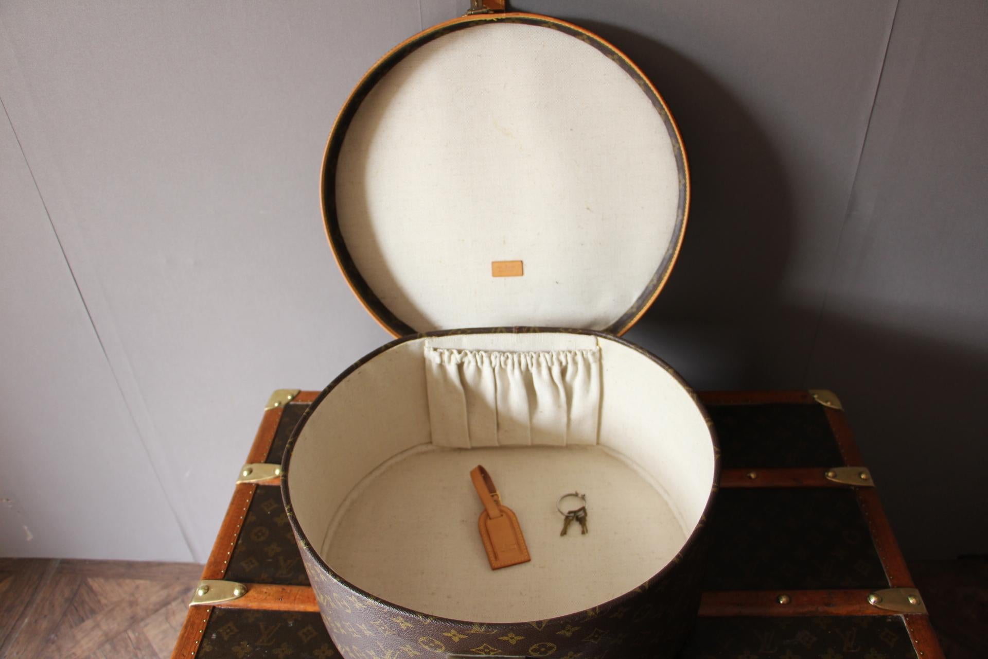 Round Louis Vuitton Hat Trunk 40, Louis Vuitton Bag, Malle à chapeaux Vuitton In Good Condition In Saint-Ouen, FR
