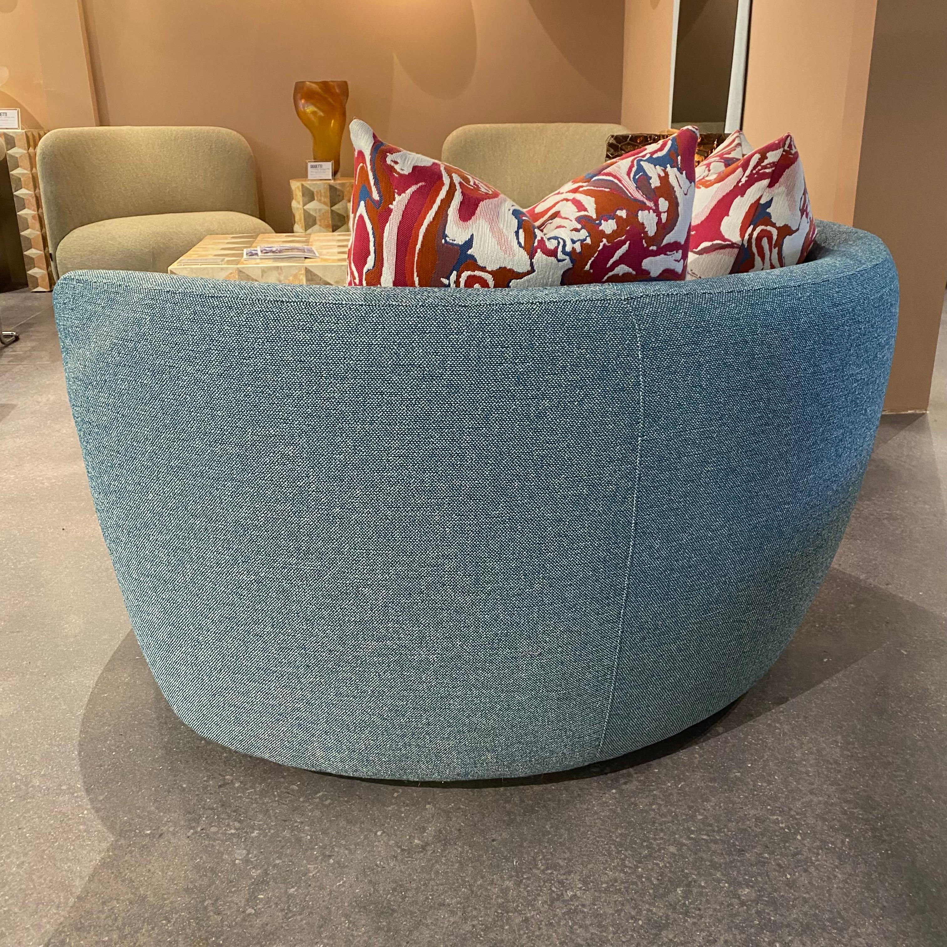 Round Lounge Chair in Aqua In Excellent Condition For Sale In Hollywood, FL