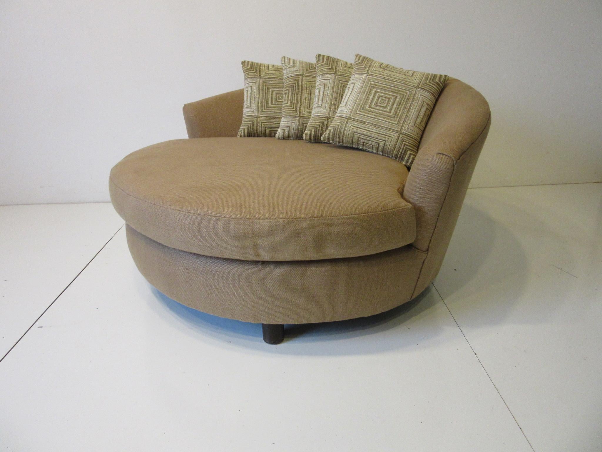 round lounge sofa
