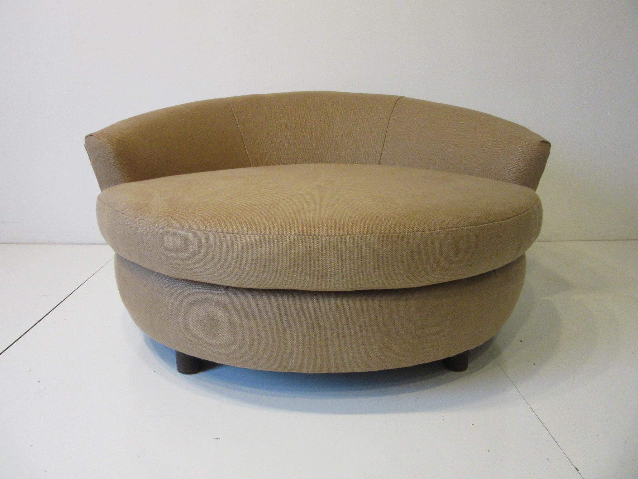 Mid-Century Modern Round Lounger / Sofa Chair in the Style of Baughman / Pearsall