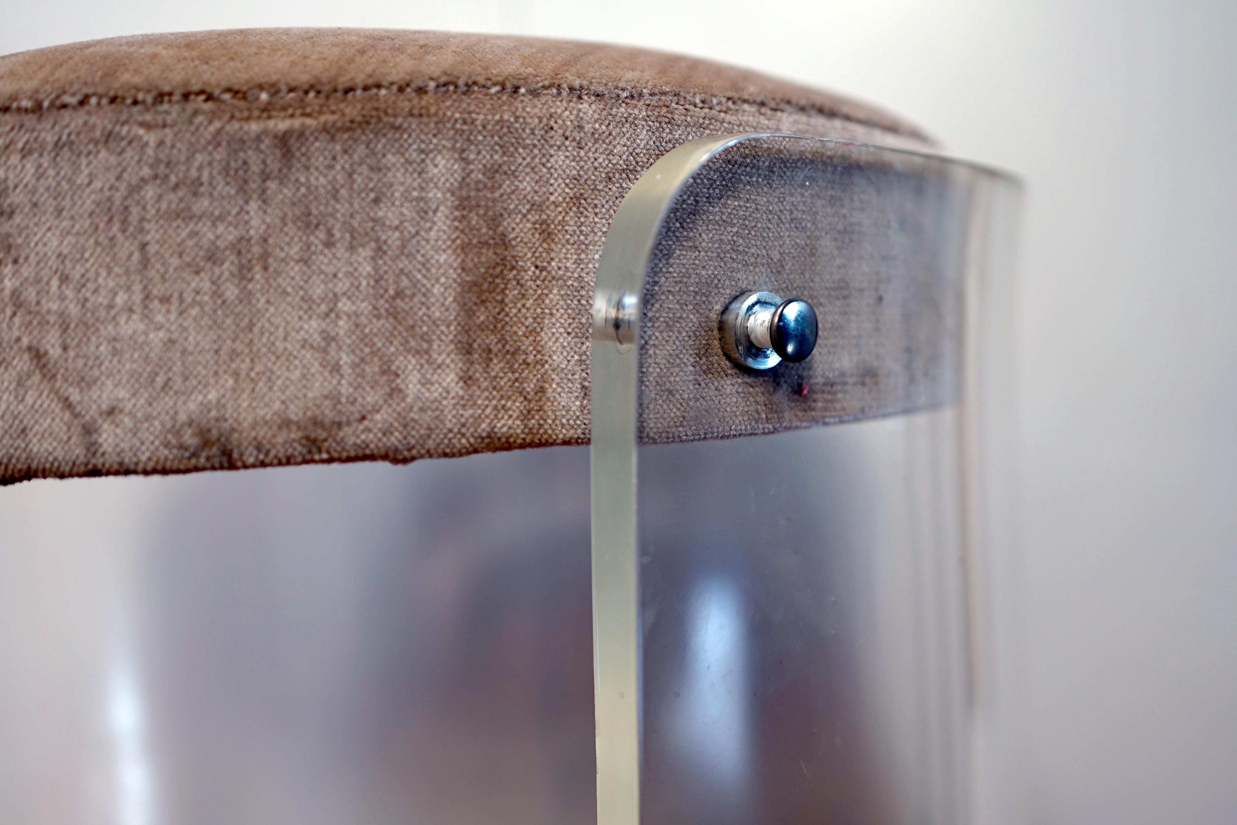 Ultrasuede Sgabello rotondo in lucite e cromo in vendita