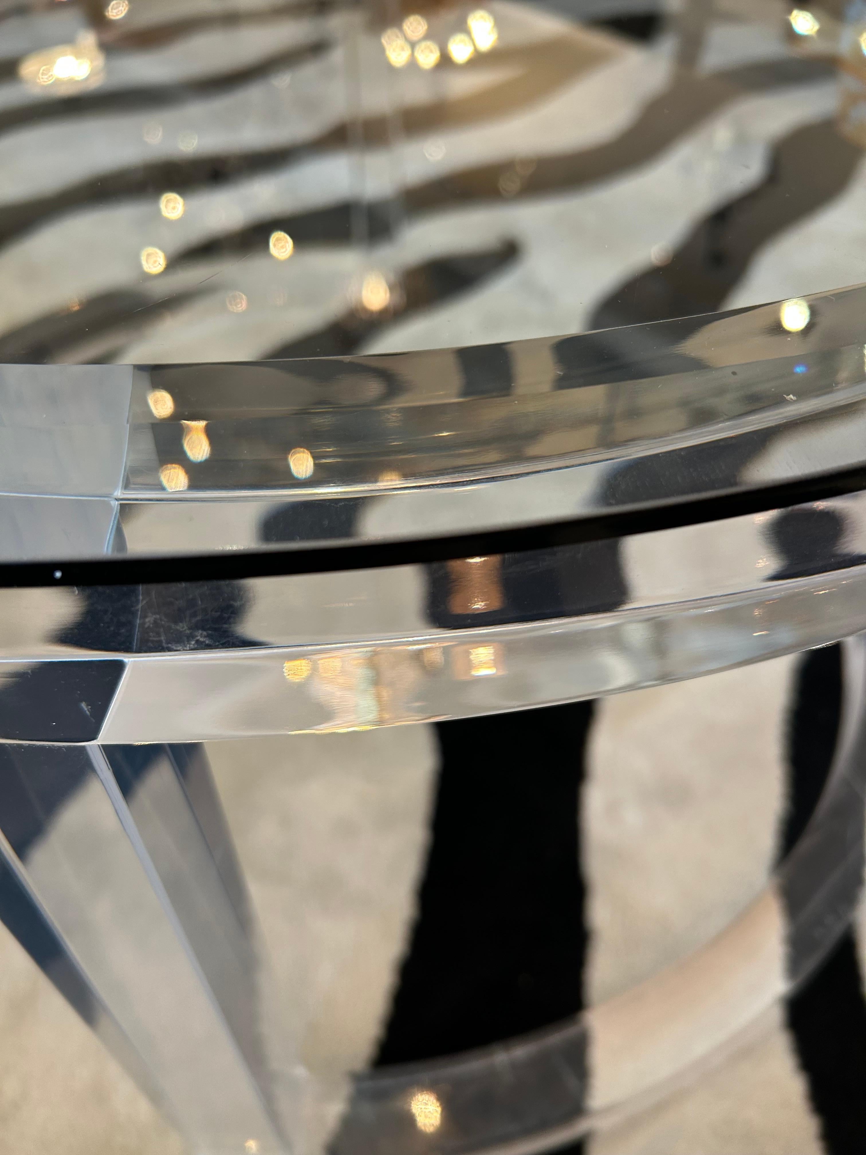 XXIe siècle et contemporain Table basse moderne ronde en lucite avec plateau en verre biseauté en vente