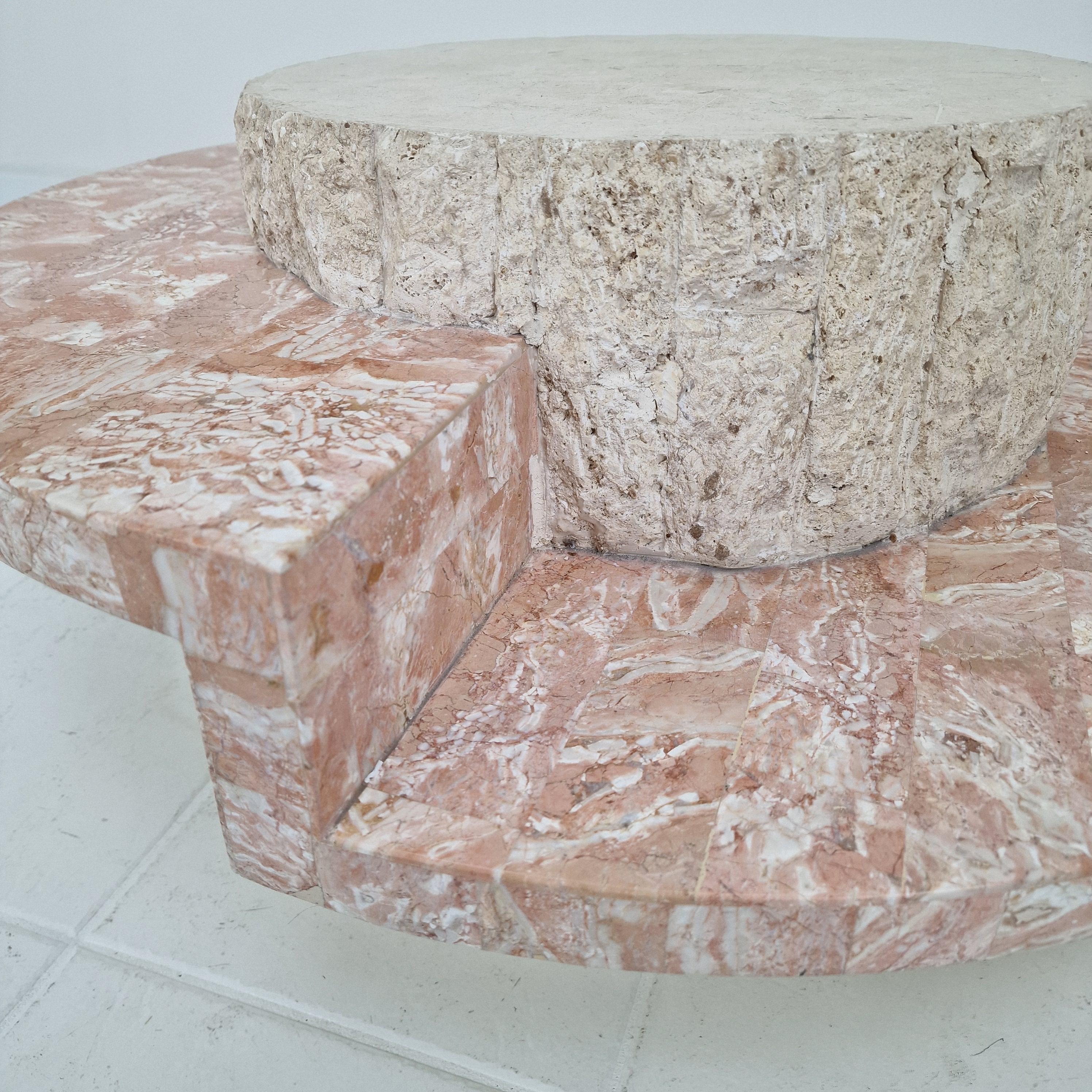 Table basse ronde en mactan ou pierre fossile de Magnussen Ponte, années 1980 en vente 3