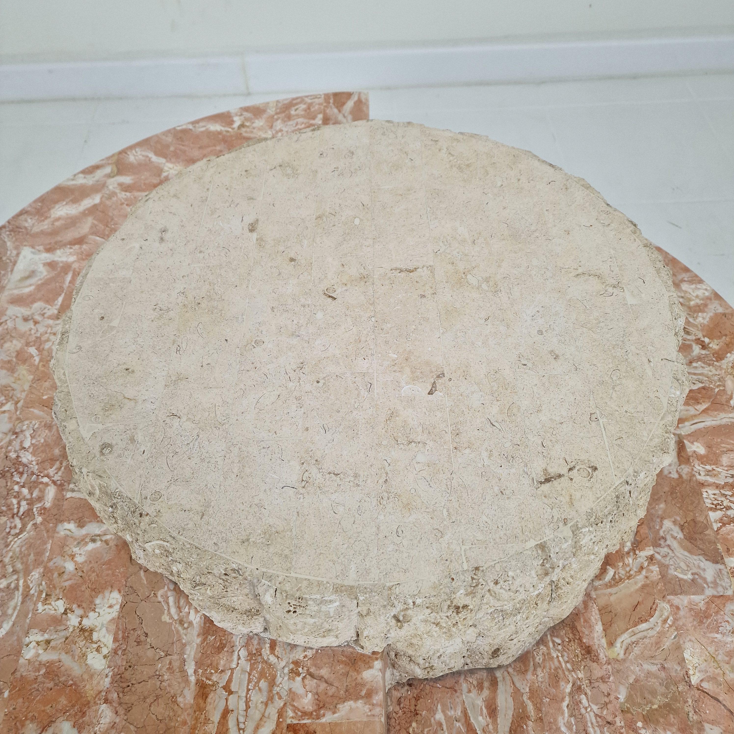 Table basse ronde en mactan ou pierre fossile de Magnussen Ponte, années 1980 en vente 4