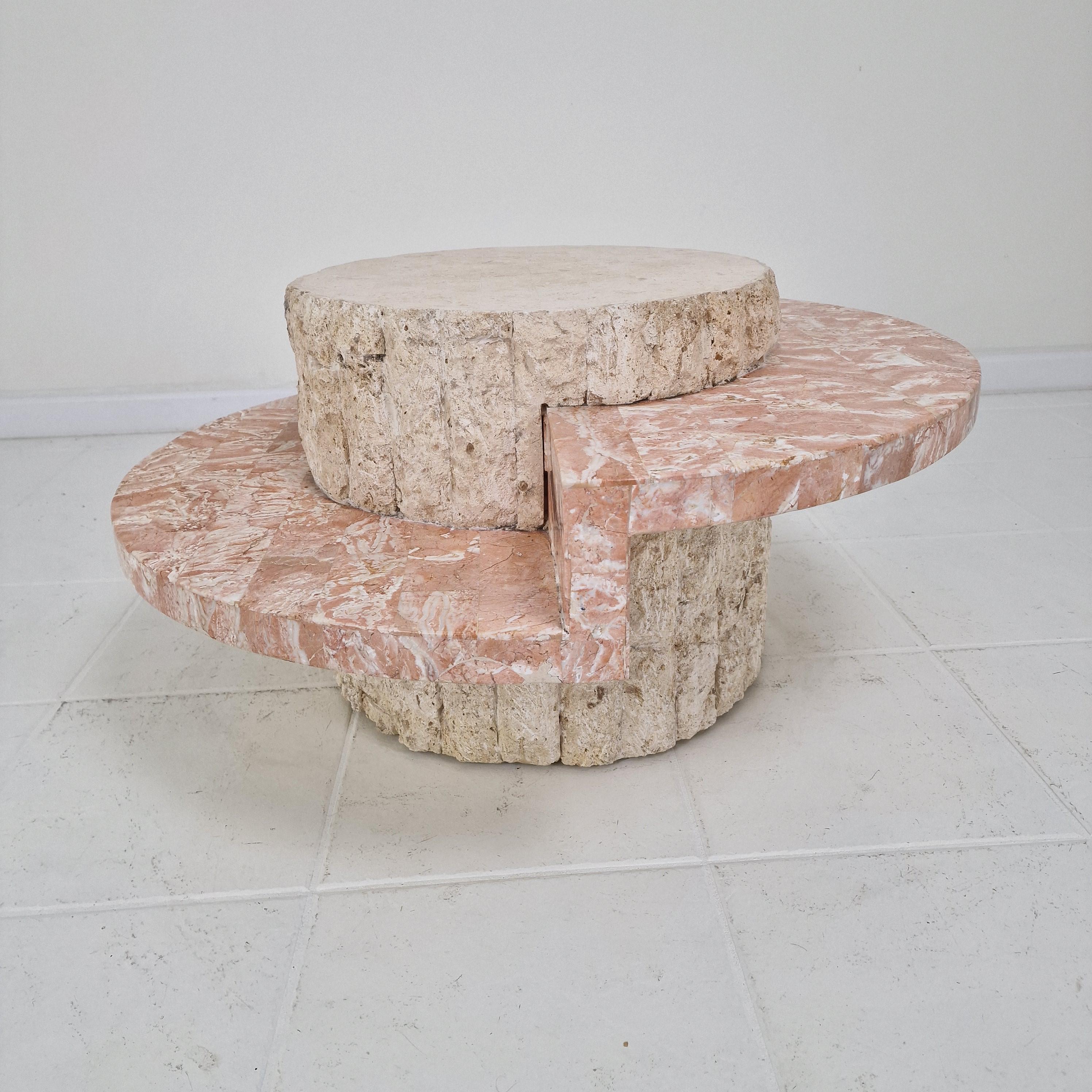 Table basse ronde en mactan ou pierre fossile de Magnussen Ponte, années 1980 en vente 5