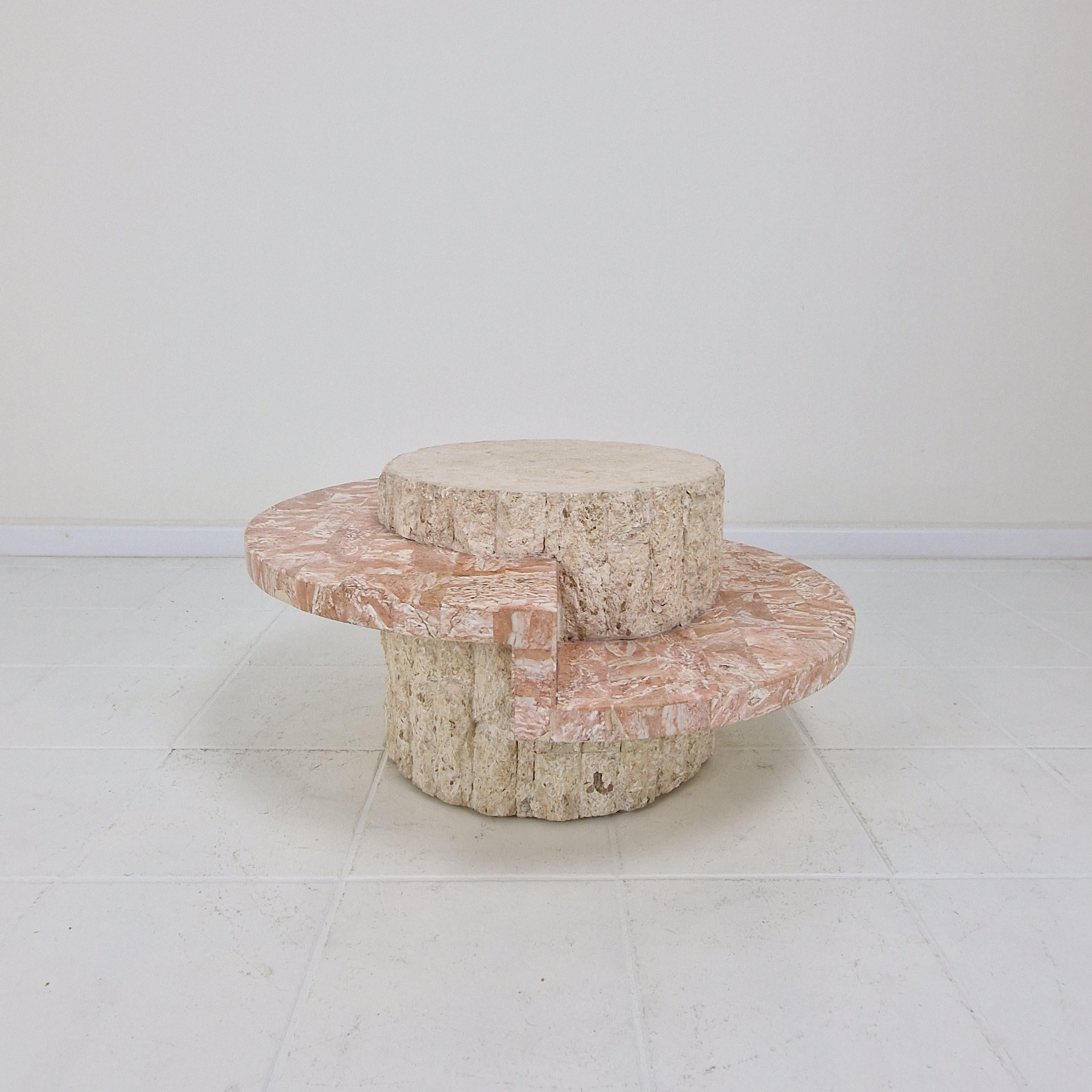Mid-Century Modern Table basse ronde en mactan ou pierre fossile de Magnussen Ponte, années 1980 en vente