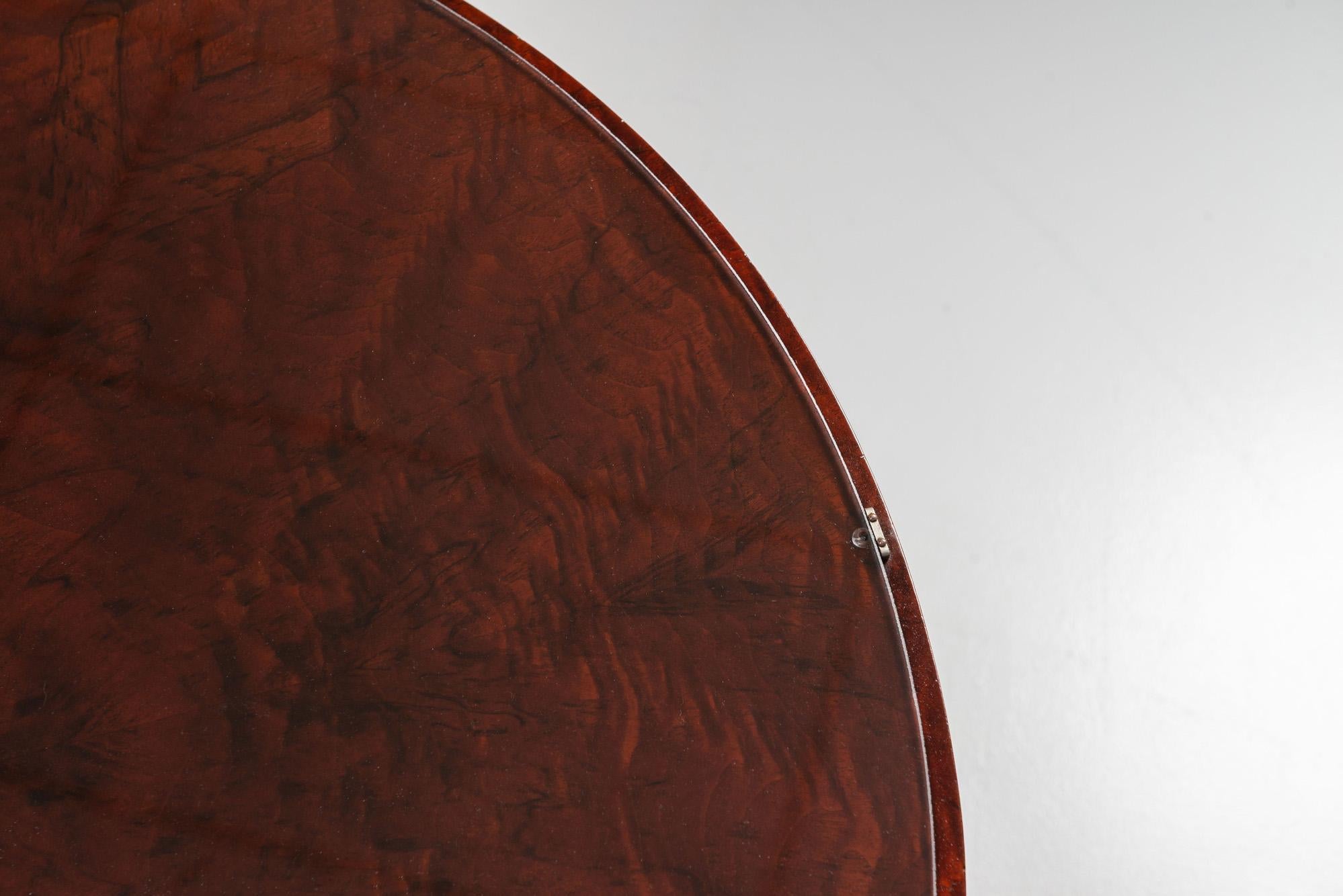Round Mahogany Art Deco Coffee Table, 1930s For Sale 4