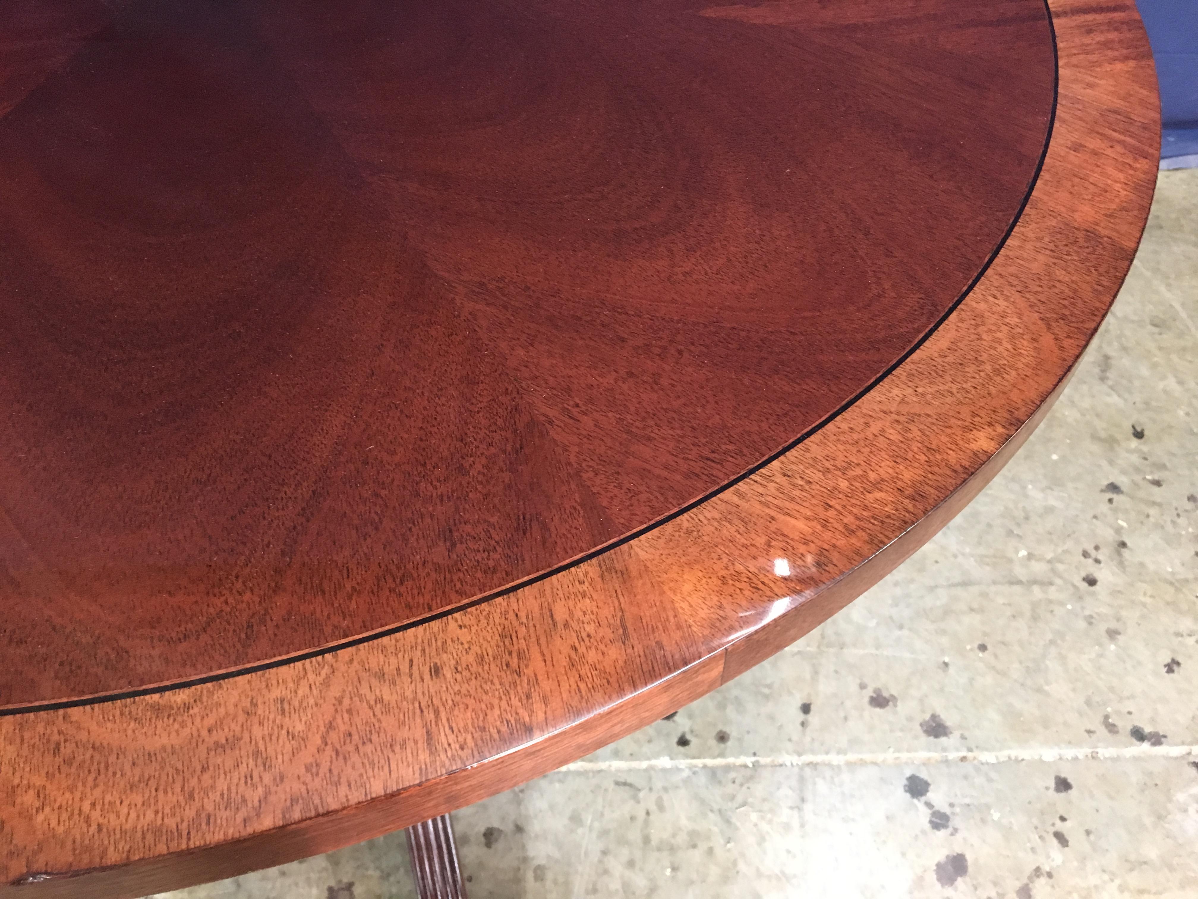 42 inch Round Mahogany Georgian Style Accent Foyer Table by Leighton Hall In New Condition For Sale In Suwanee, GA