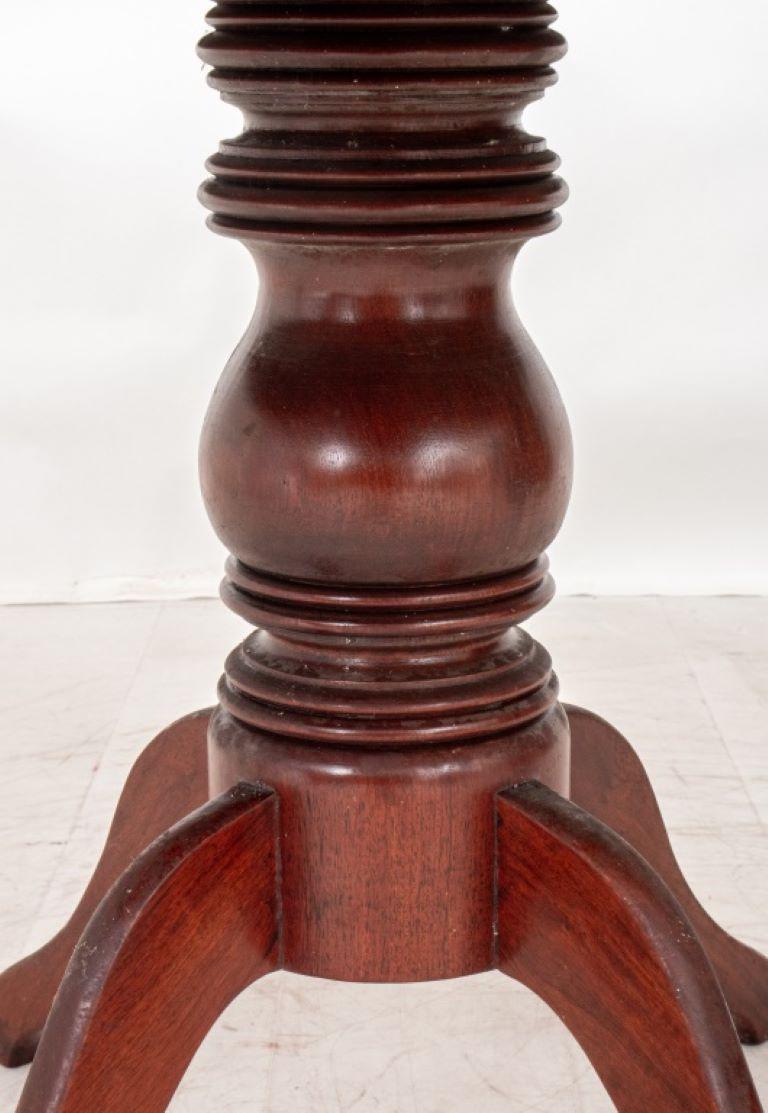 Round Mahogany Pedestal Table, 20th C 2