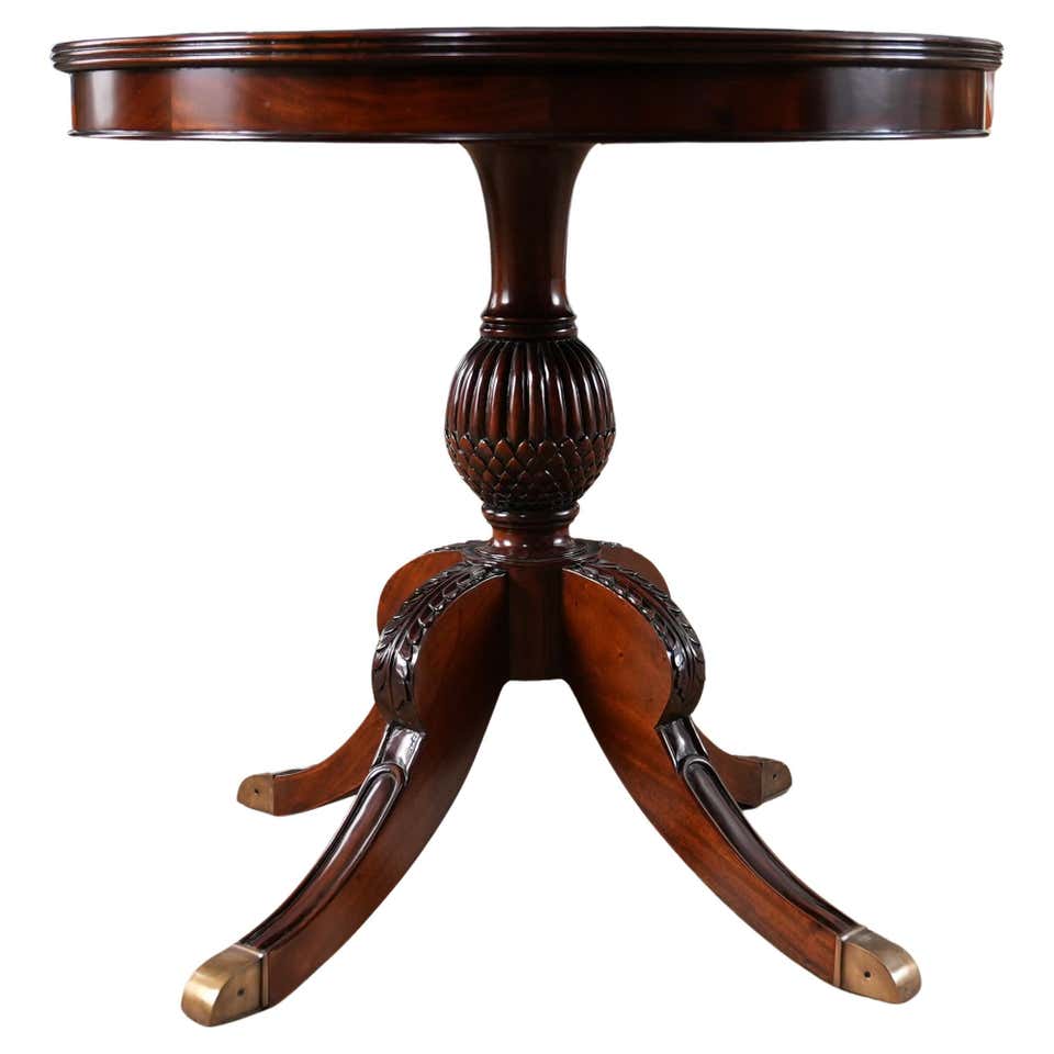 Round Mahogany Table with Reeded Edge For Sale at 1stDibs