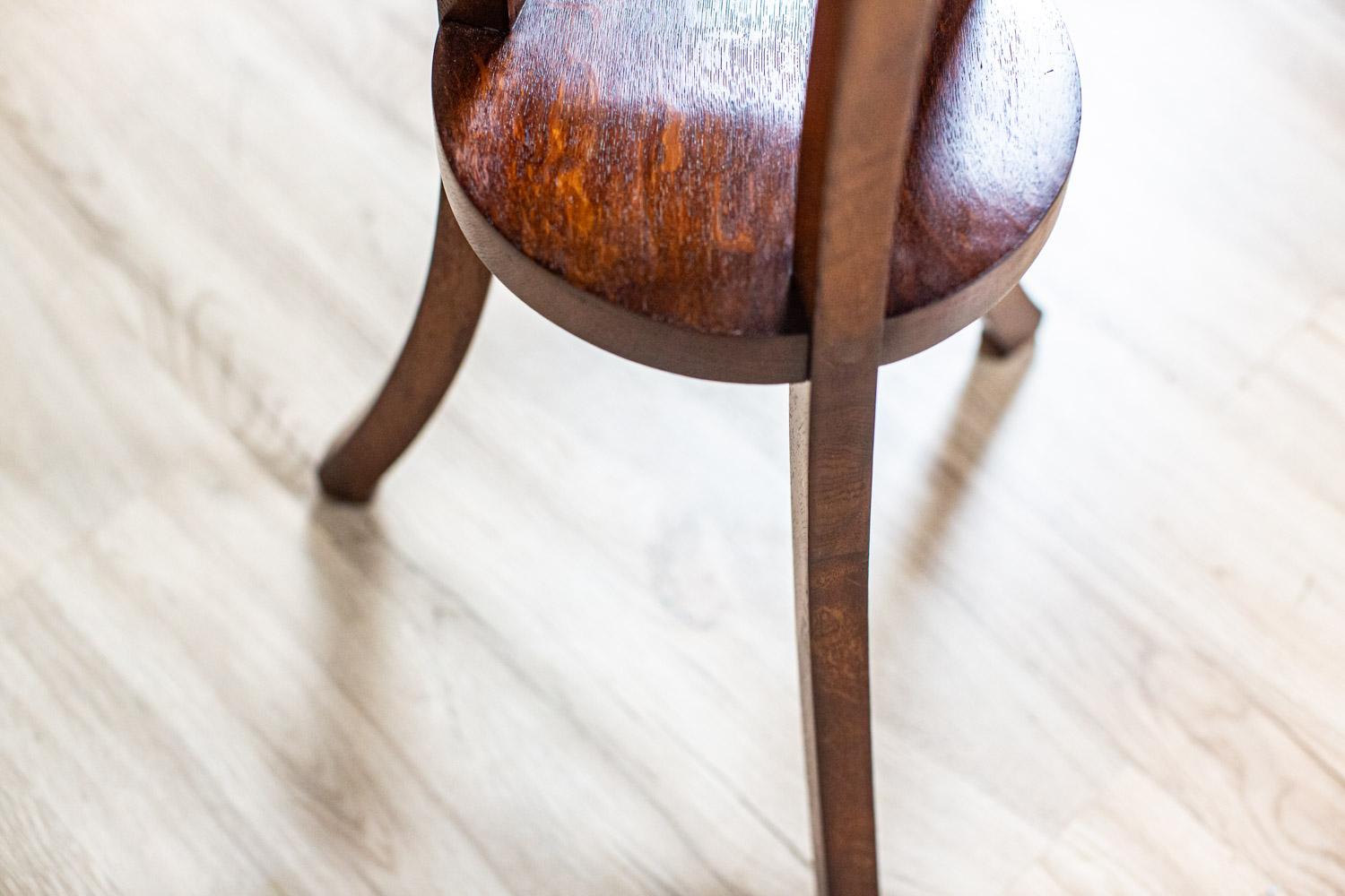 Round Mahogany Side Table from the Early 20th Century For Sale 4