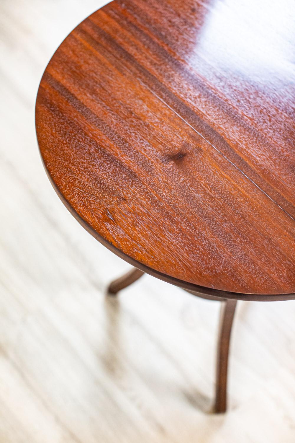 round mahogany end table