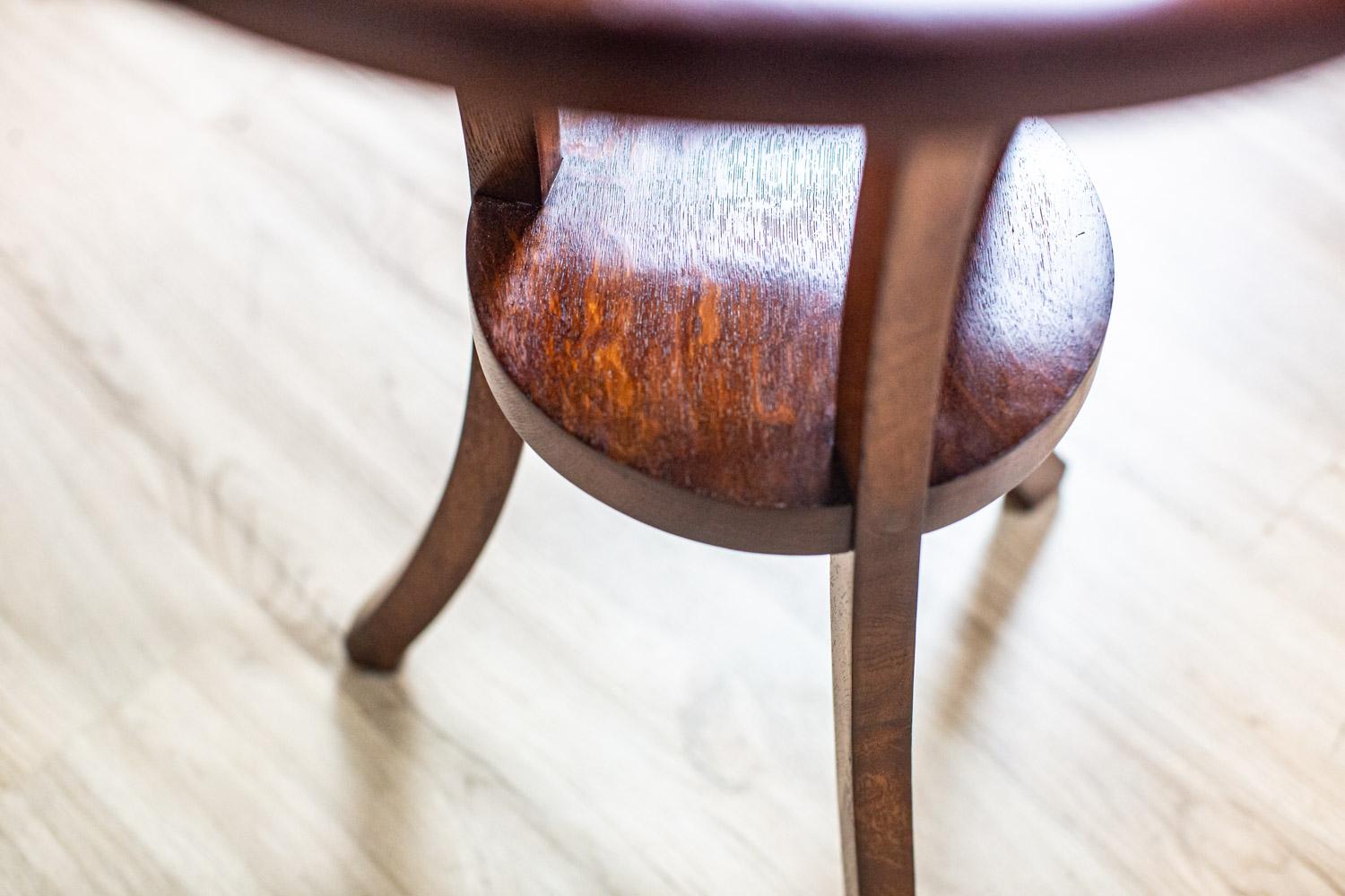 Round Mahogany Side Table from the Early 20th Century For Sale 1