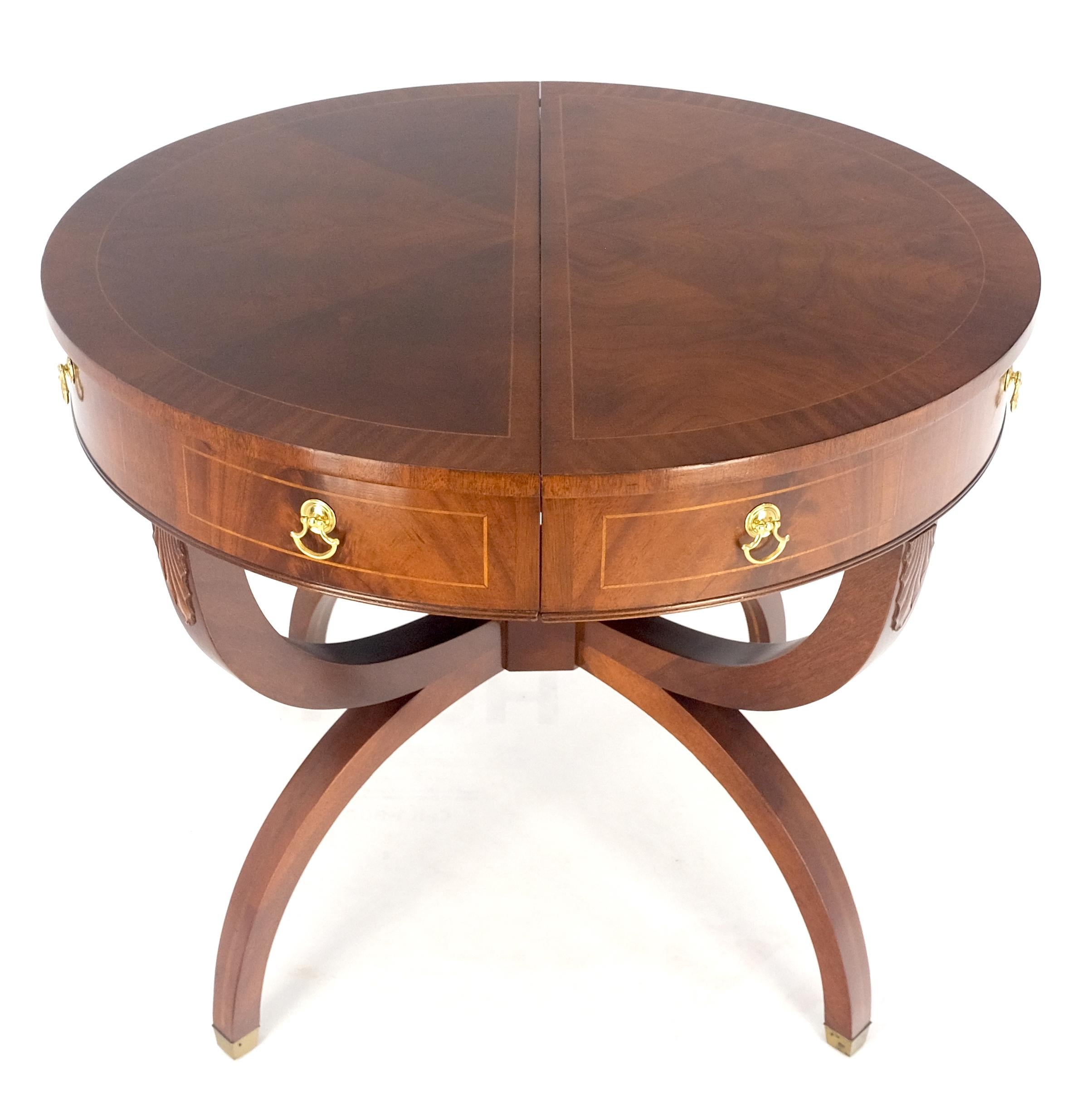 Round Mahogany Single Pedestal Drum to Duning Table w/ 2 Extension Boards Mint In Good Condition For Sale In Rockaway, NJ