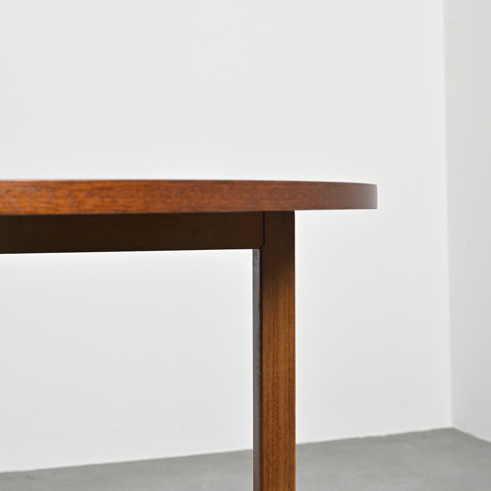 Round mahogany table by André Sornay, Meubles Sornay 1960 For Sale 3