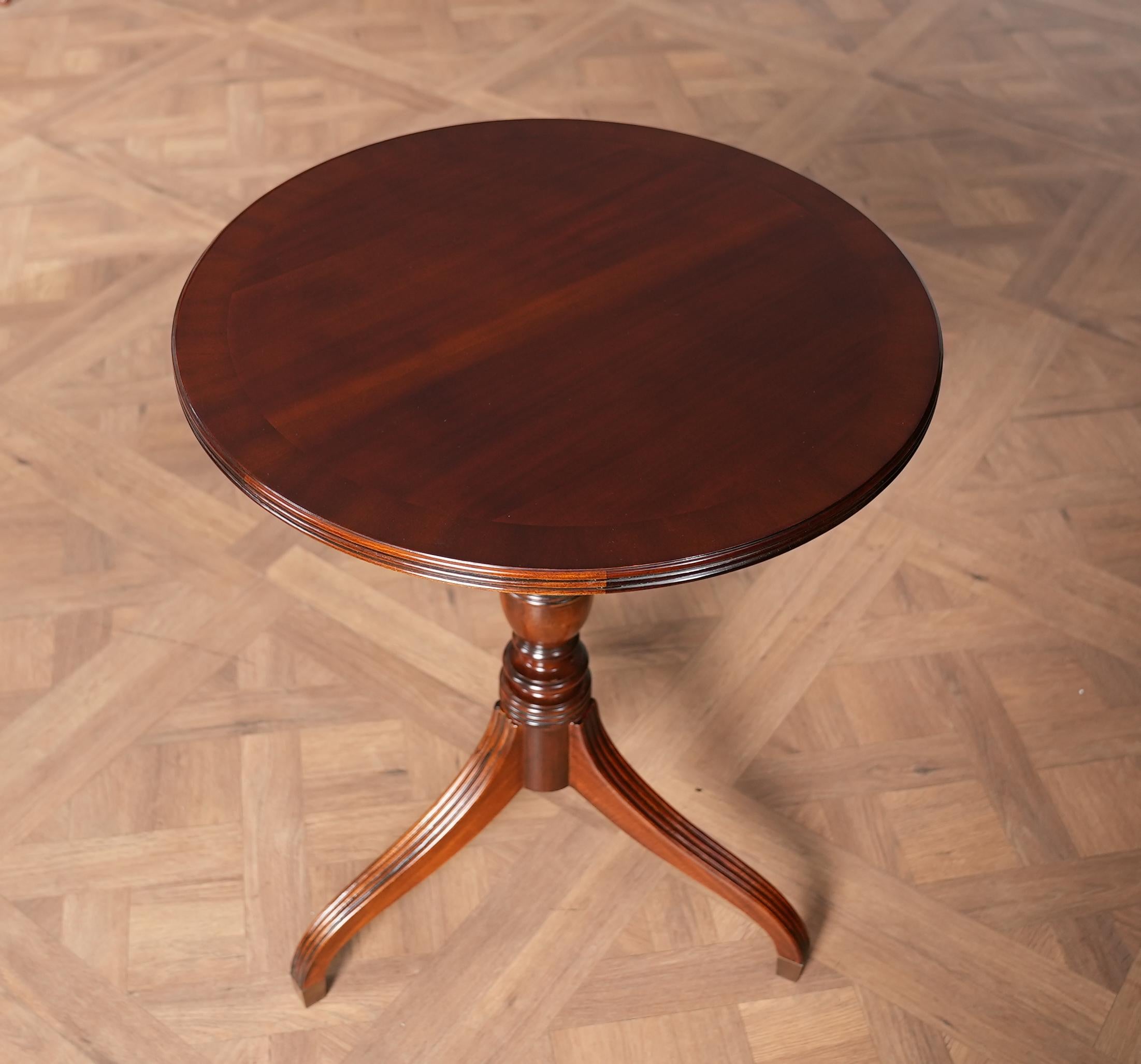 Round Mahogany Table with Reeded Edge For Sale 4