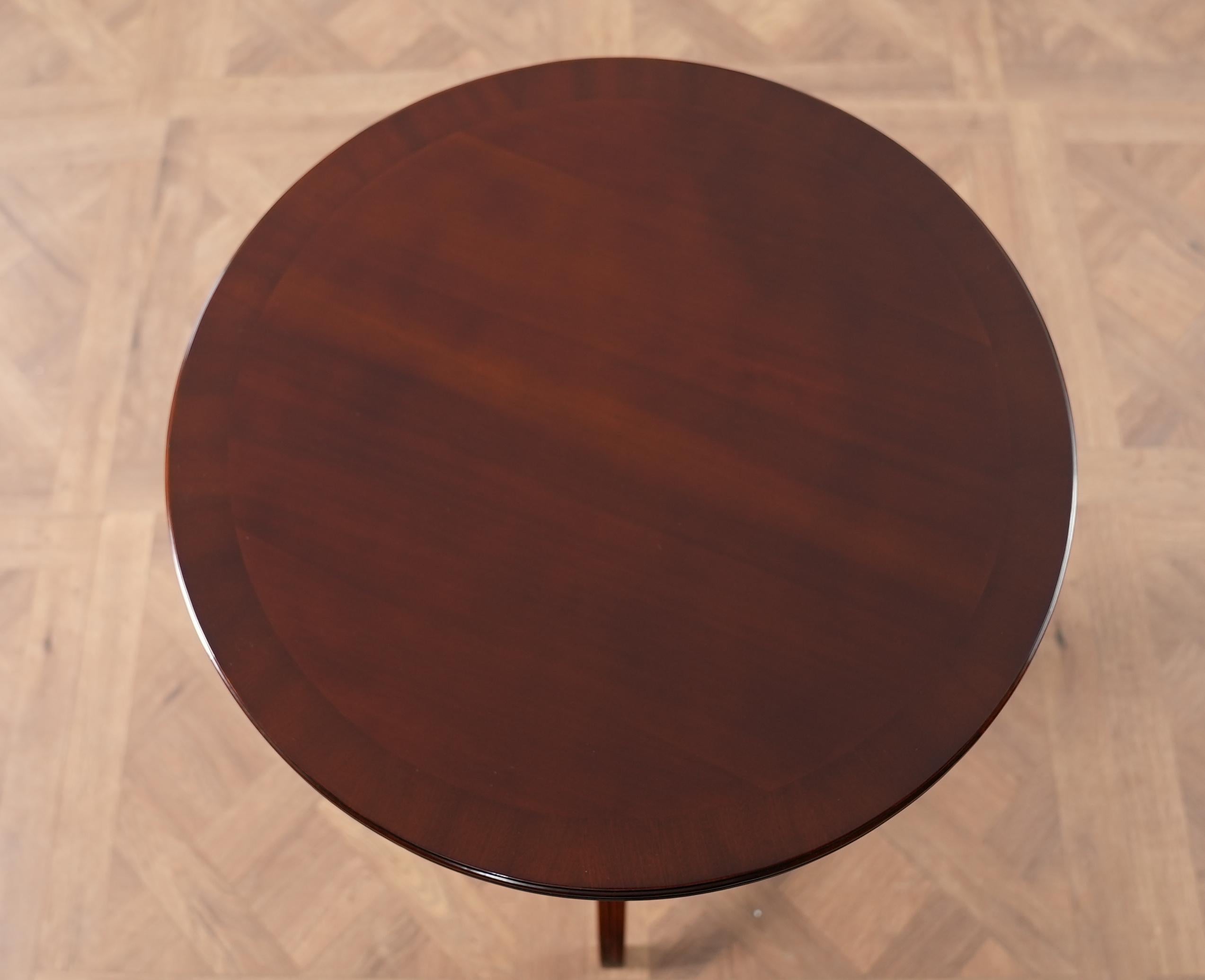 Round Mahogany Table with Reeded Edge For Sale 3