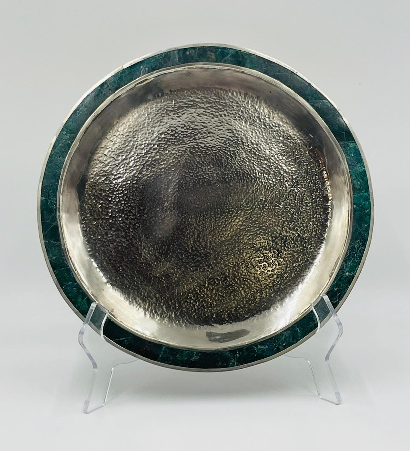 Mid-Century moderno Vassoio rotondo in malachite e placca d'argento, Messico, anni '50, nello stile di Los Castill in vendita
