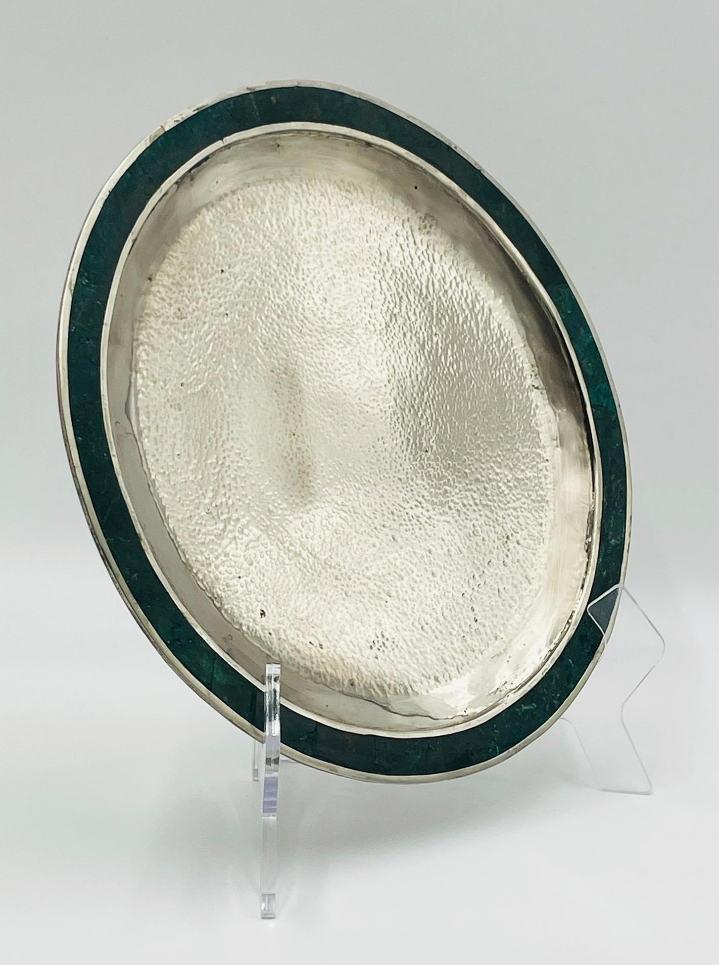 Metà XX secolo Vassoio rotondo in malachite e placca d'argento, Messico, anni '50, nello stile di Los Castill in vendita