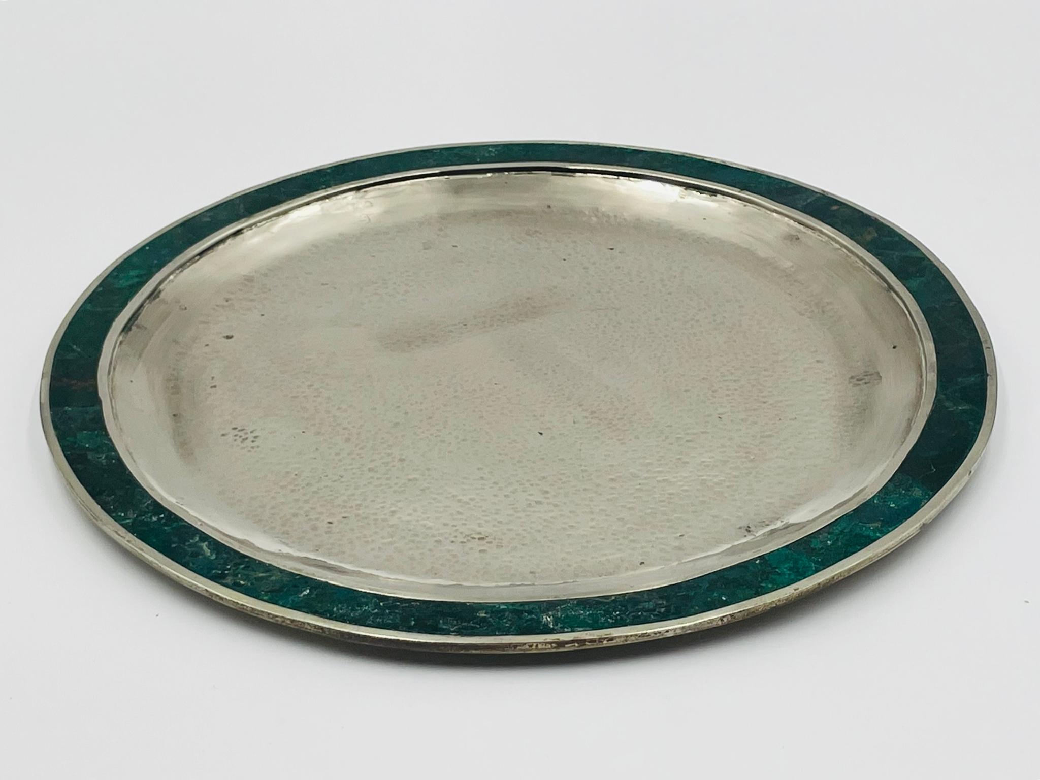 Placcato argento Vassoio rotondo in malachite e placca d'argento, Messico, anni '50, nello stile di Los Castill in vendita