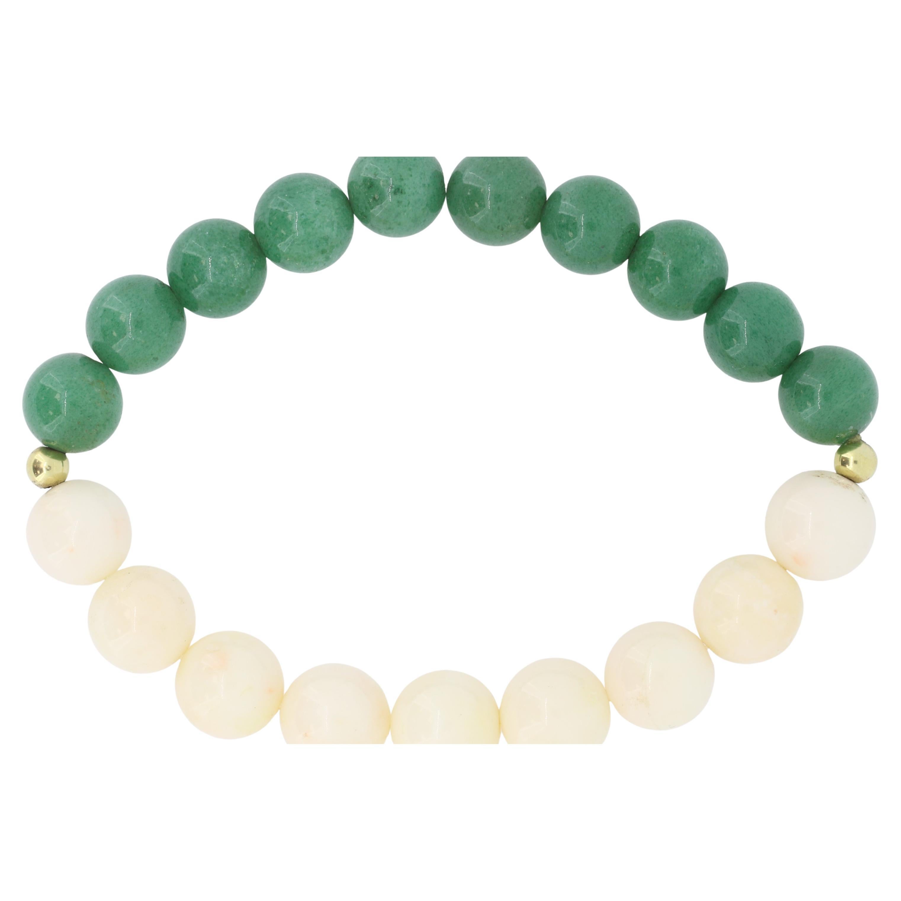 Round Malachite and White Coral Beaded Bracelet with 14K Yellow Gold Accents In New Condition For Sale In GREAT NECK, NY