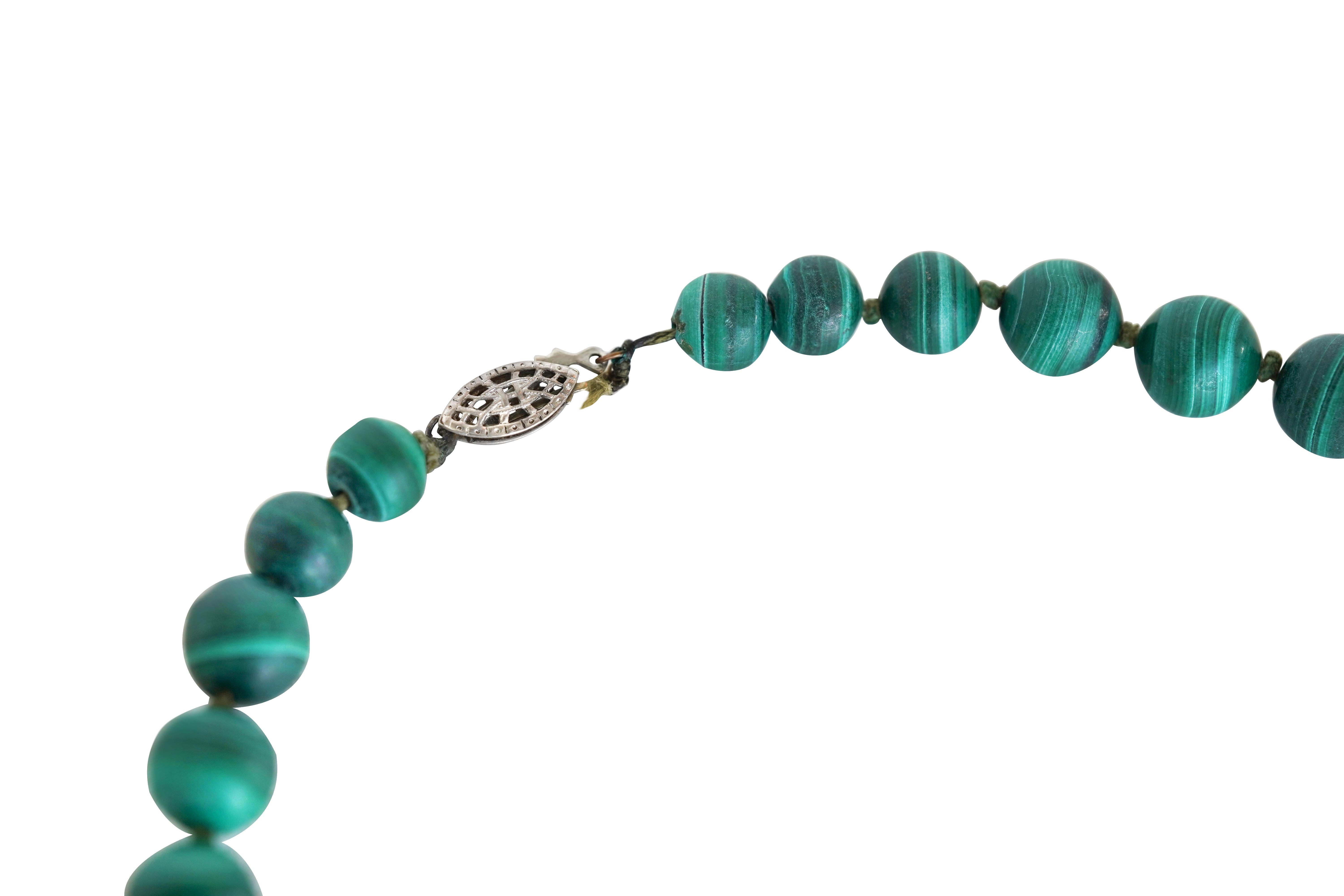 Round Malachite Beaded Necklace In Good Condition For Sale In West Palm Beach, FL