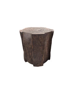 Table d'appoint ronde en bois de Mango, détails sculptés, finition organique moderne, Espresso