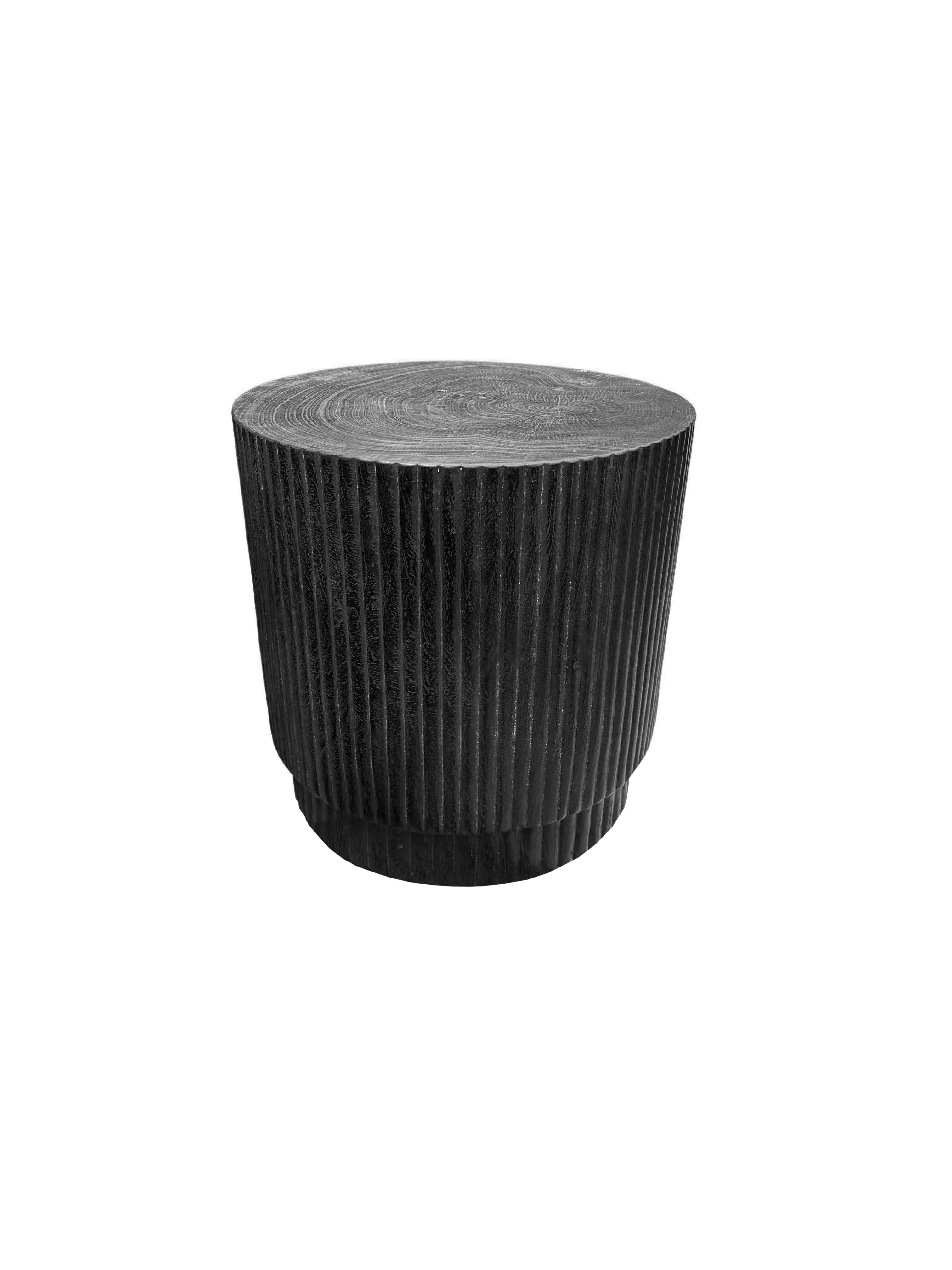 Round Mango Wood Side Table, Carved Detailing, Modern Organic In New Condition For Sale In Jimbaran, Bali