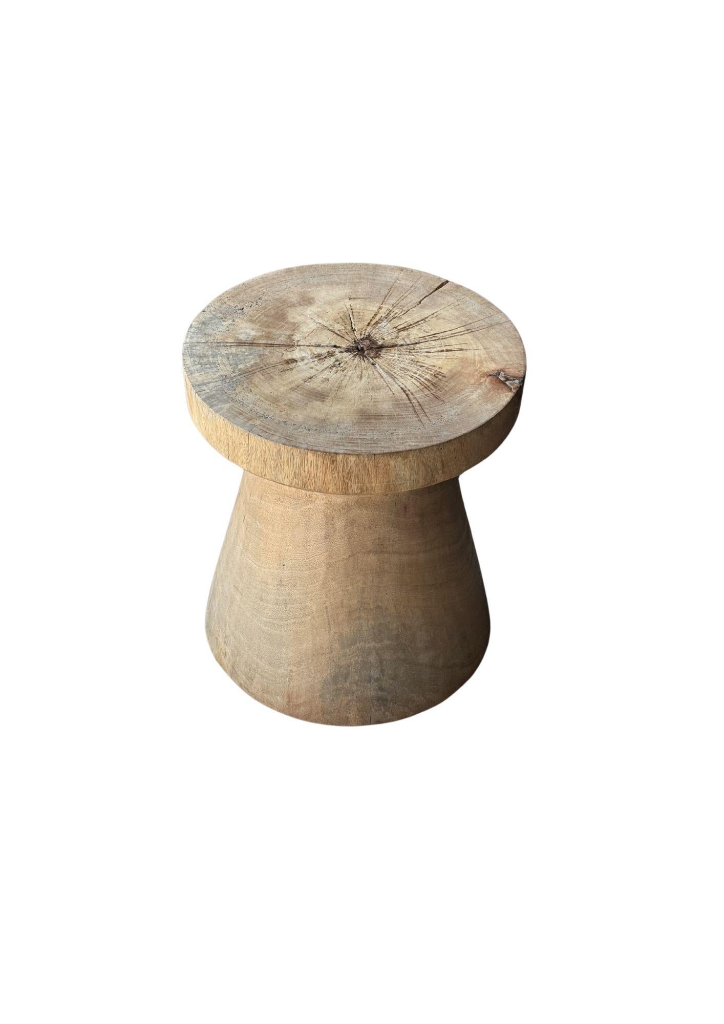 Round Mango Wood Side Table, Natural Finish Modern Organic In condizioni Nuovo in vendita a Jimbaran, Bali