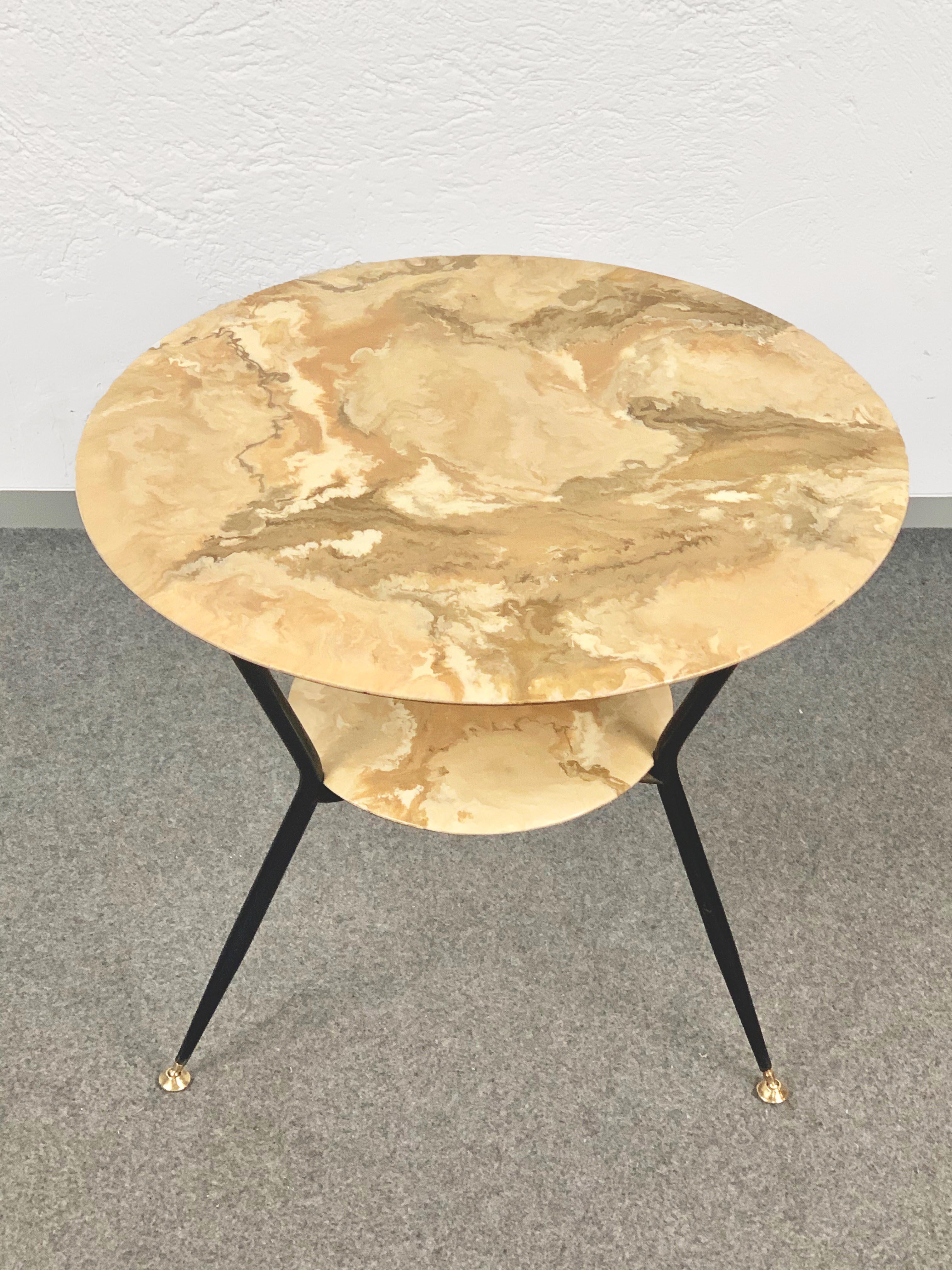 Round Marbled Wood Coffee Double Level Italian Table with Brass Feet, 1950s In Good Condition In Roma, IT