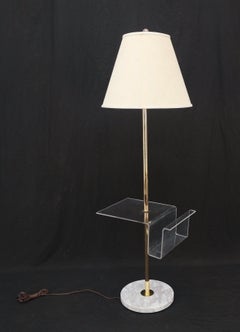Lampada da terra rotonda in ottone con base in marmo Tavolo integrato in lucite Portariviste MINT!