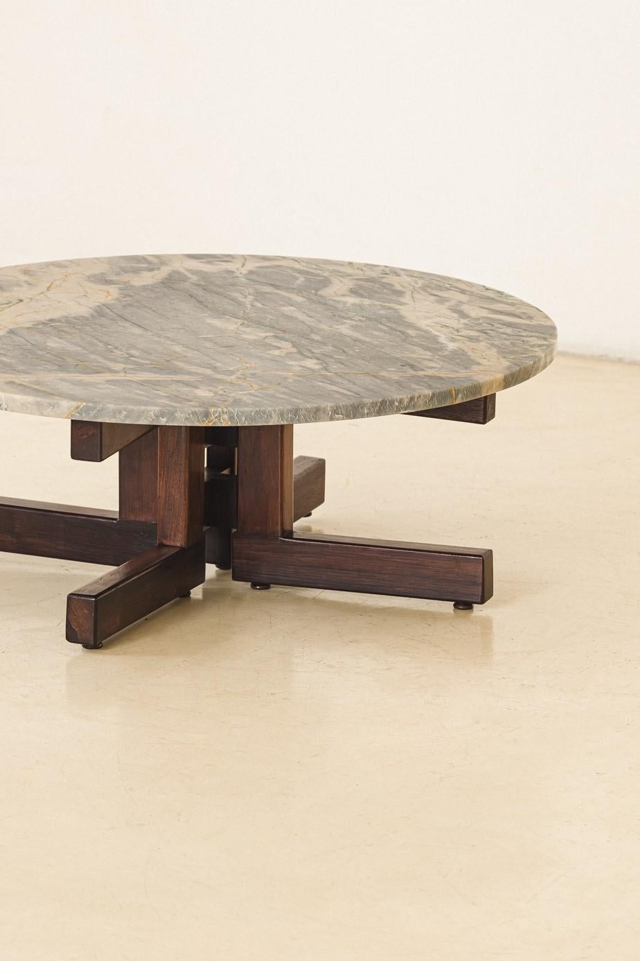 Mid-Century Modern Table basse ronde en marbre par Celina Decorações, Brésil du milieu du siècle, années 1960 en vente
