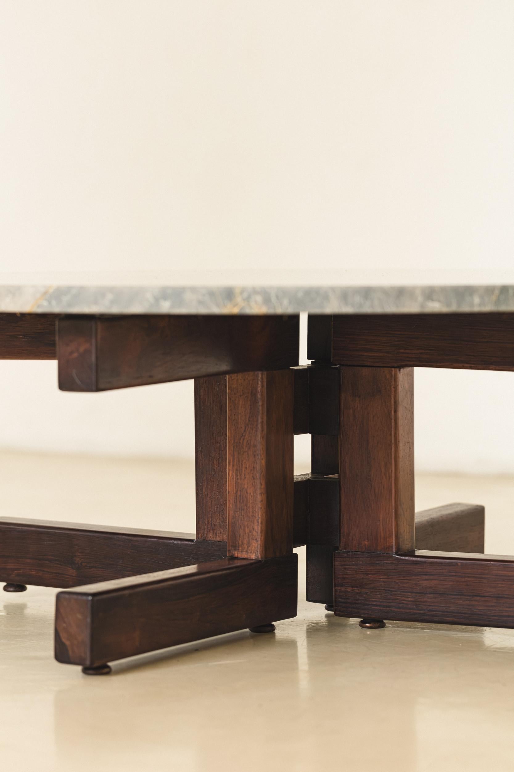 Marbre Table basse ronde en marbre par Celina Decorações, Brésil du milieu du siècle, années 1960 en vente