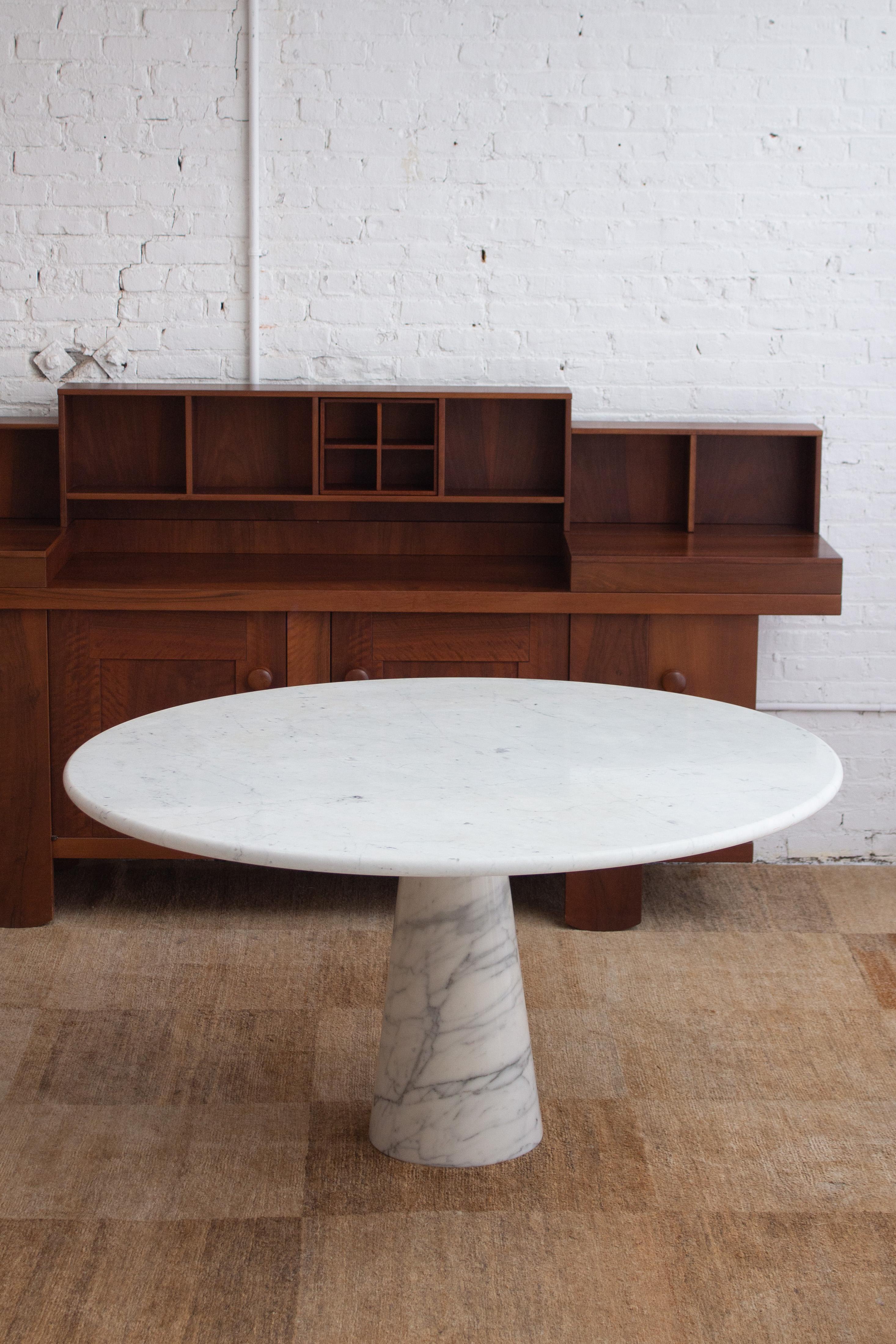 Space Age Round Marble Dining Table in the Style of Angelo Mangiarotti