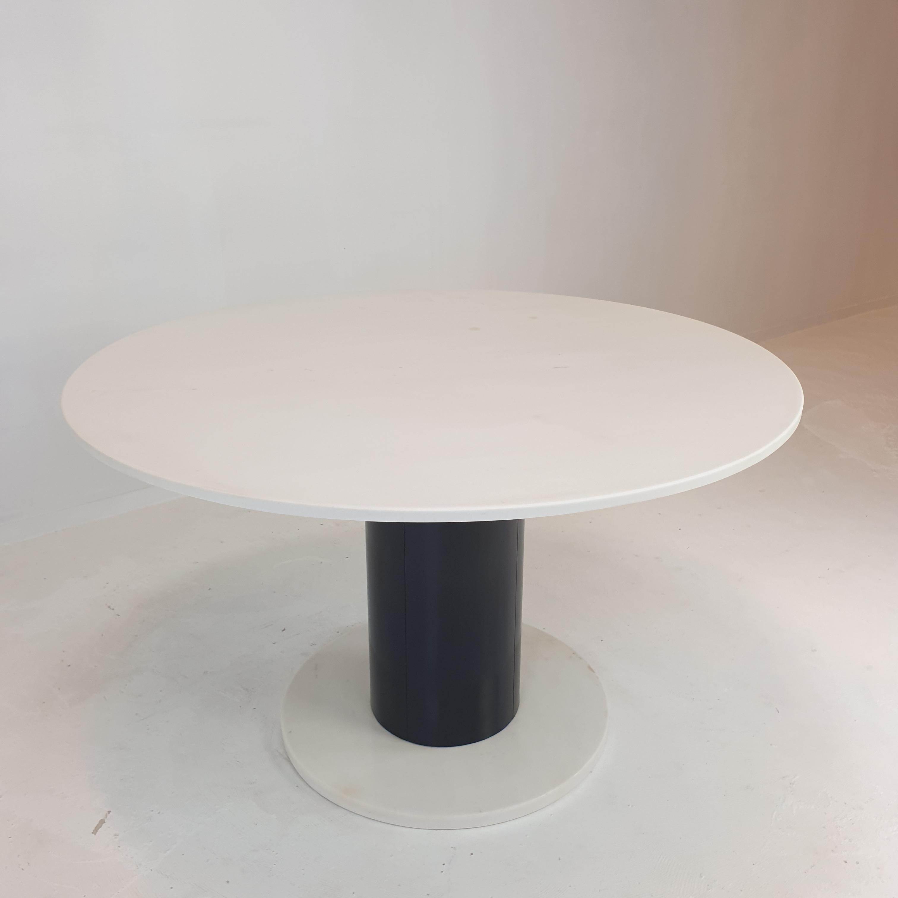 Round Marble Dining Table in the Style of Ettore Sottsass, 1980's For Sale 4