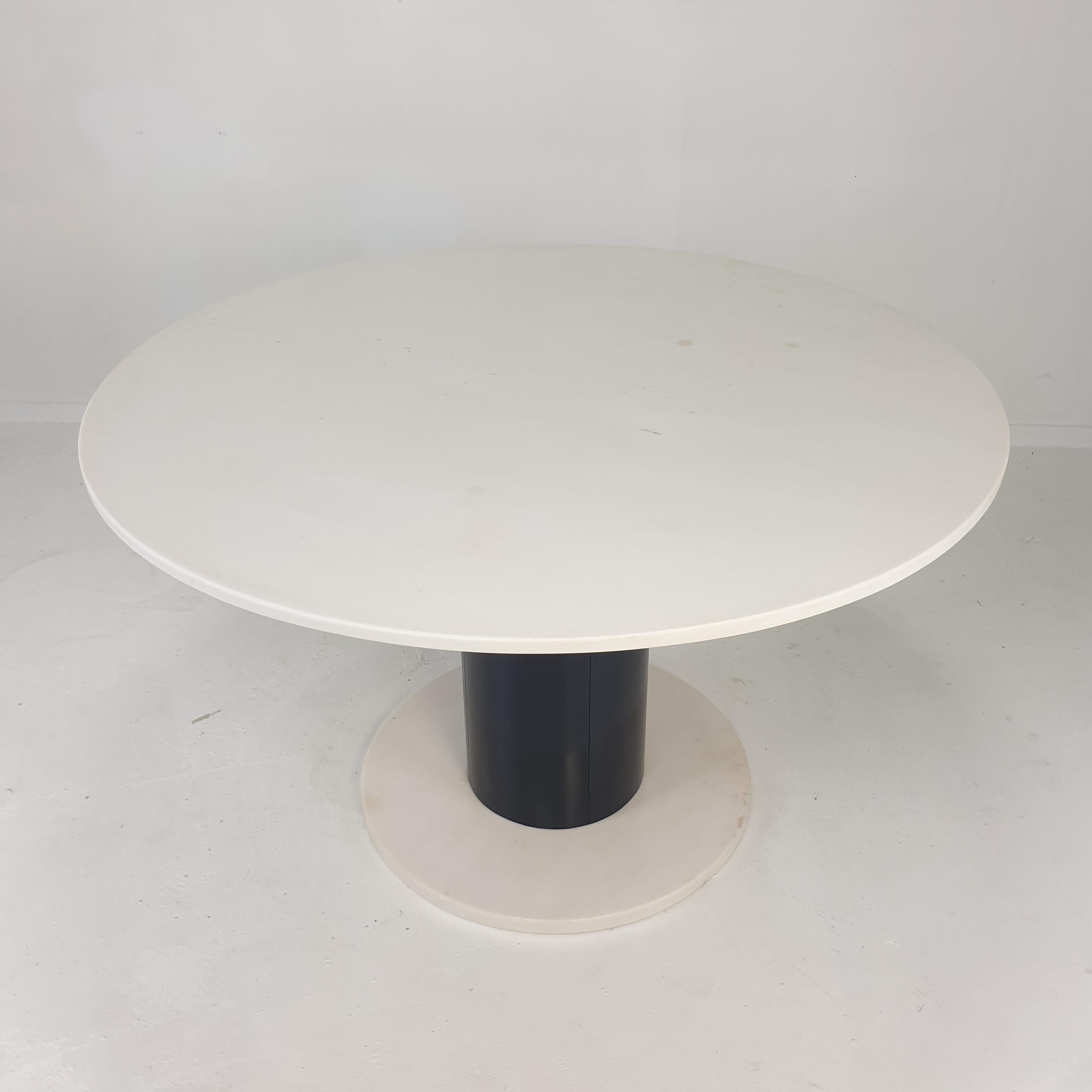 Mid-Century Modern Round Marble Dining Table in the Style of Ettore Sottsass, 1980's For Sale