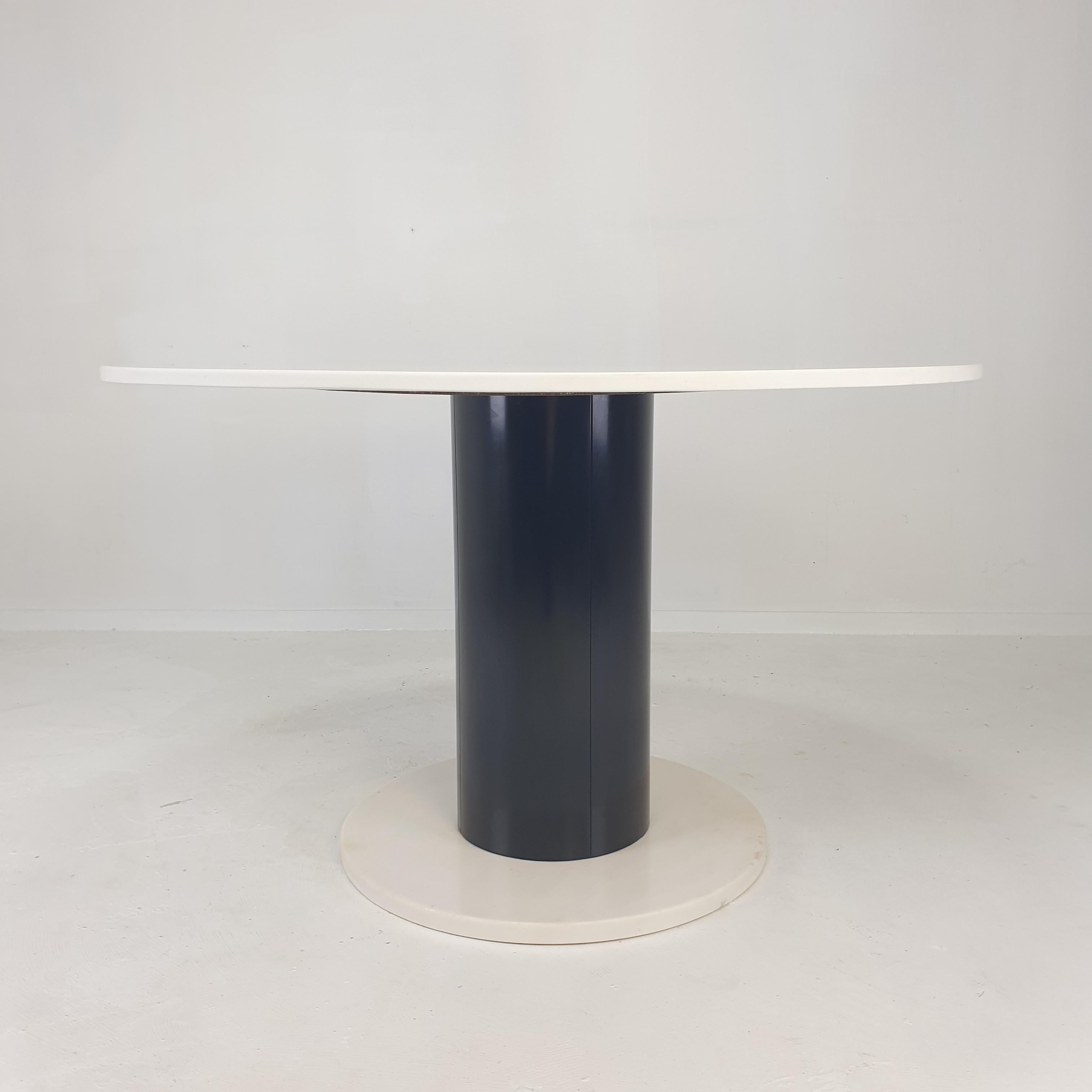 Italian Round Marble Dining Table in the Style of Ettore Sottsass, 1980's For Sale