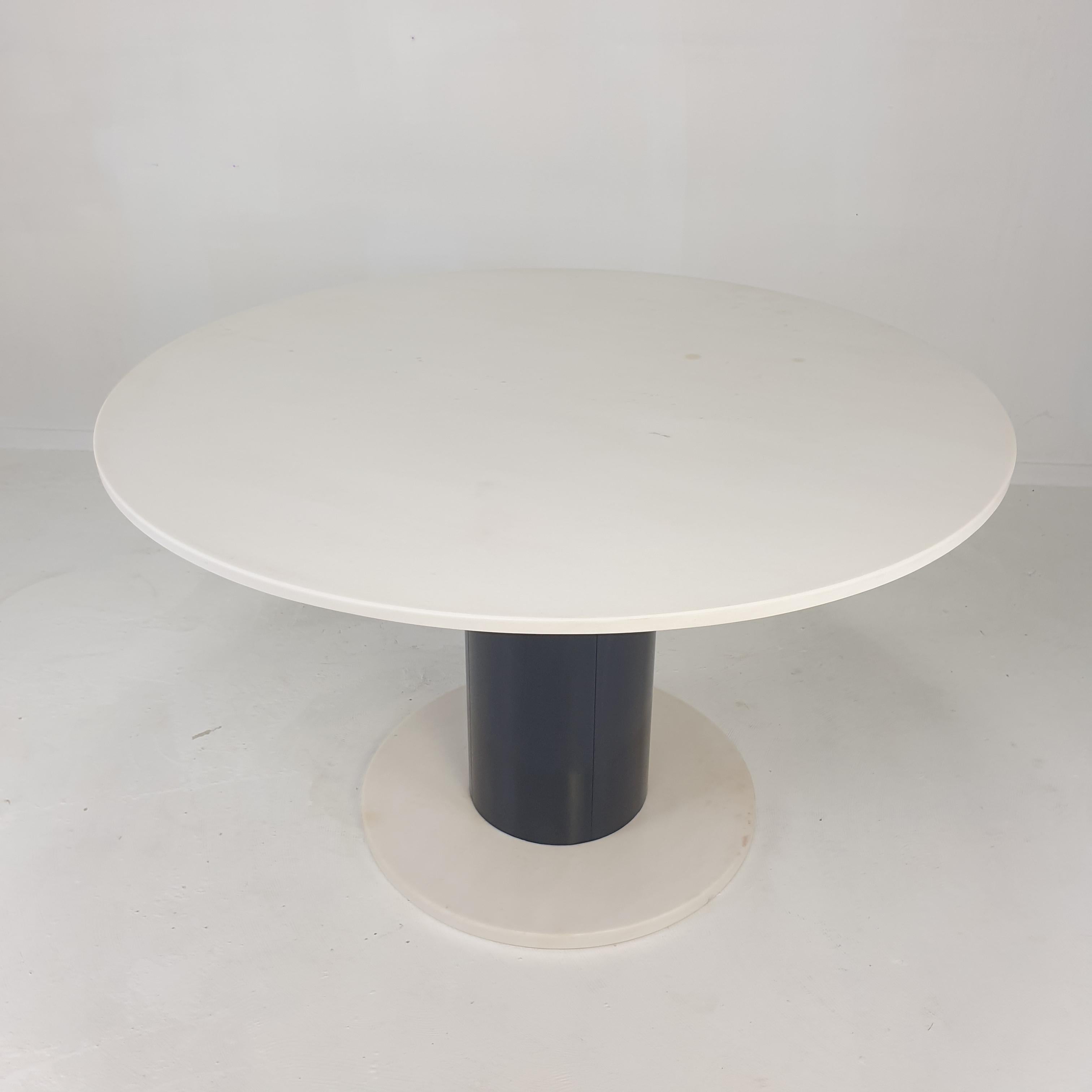Late 20th Century Round Marble Dining Table in the Style of Ettore Sottsass, 1980's For Sale