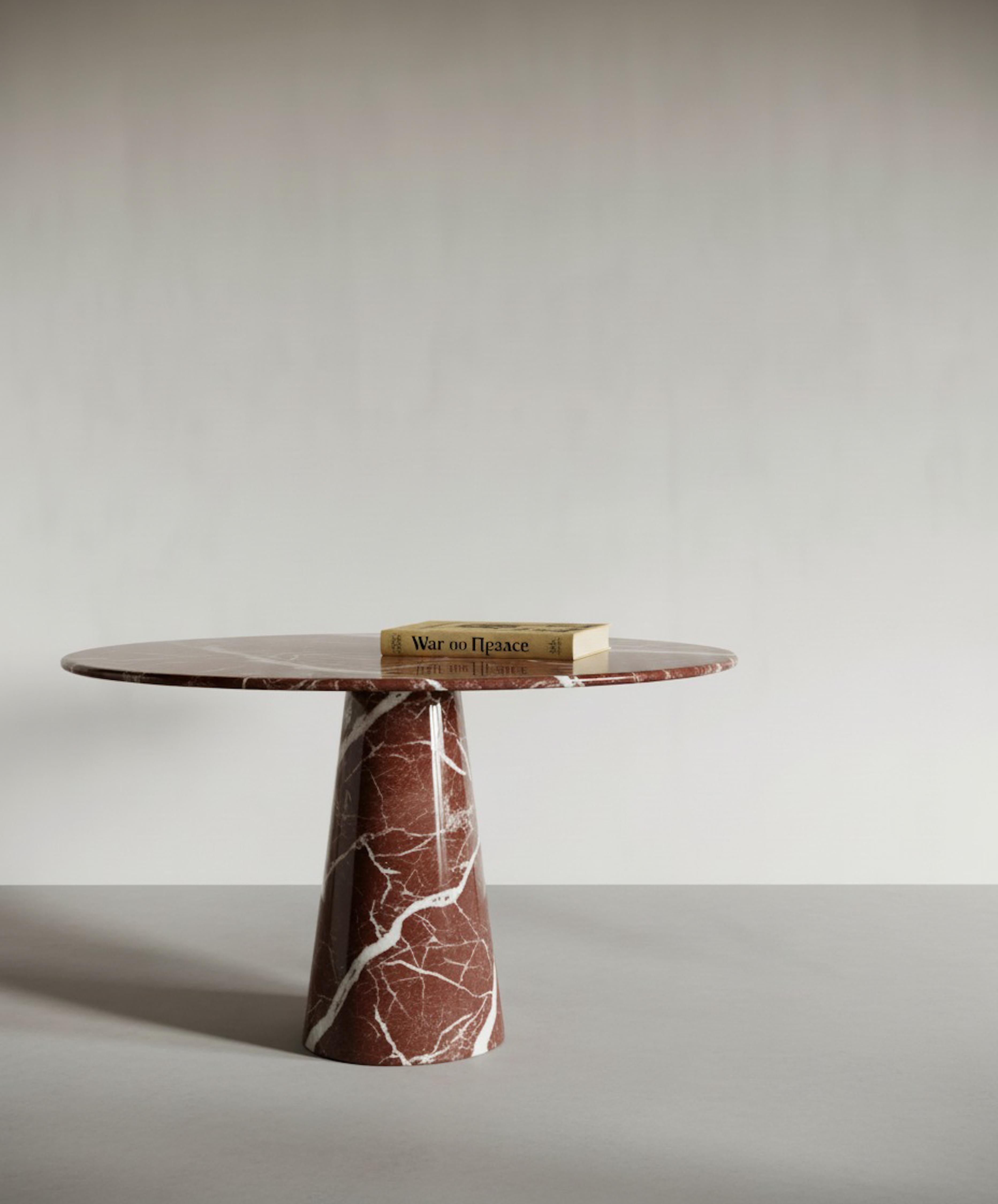 TABLE DE SALLE À MANGER EN MARBRE ROUGE ROSSO LEVANTO / TABLE EN MARBRE ENTIÈREMENT RONDE

Type de matériau : Rosso Levanto
Dimensions : 47 pouces (120 cm)
Modèle de jambe : Rosso Levanto MARBLE
Personnalisable : Disponible !
Temps de production :