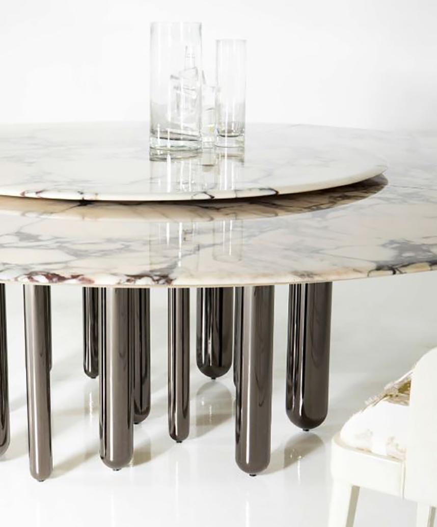Casa Casati’s hymn to the 70’s, the Discoteca table, takes a more sophisticated turn, with the top and Lazy Susan in solid marble, resting on the musical composition of the tubular legs. Turn up the music and join the party!

The original version of