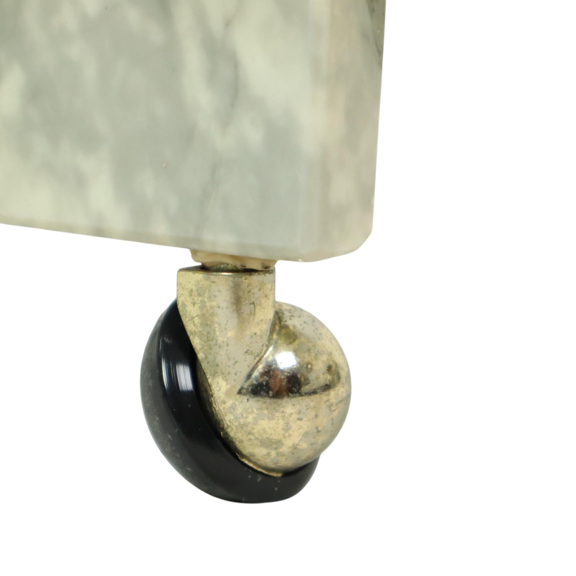 Table d'appoint ronde en marbre Table à plantes sur roulettes 1970 en vente 9