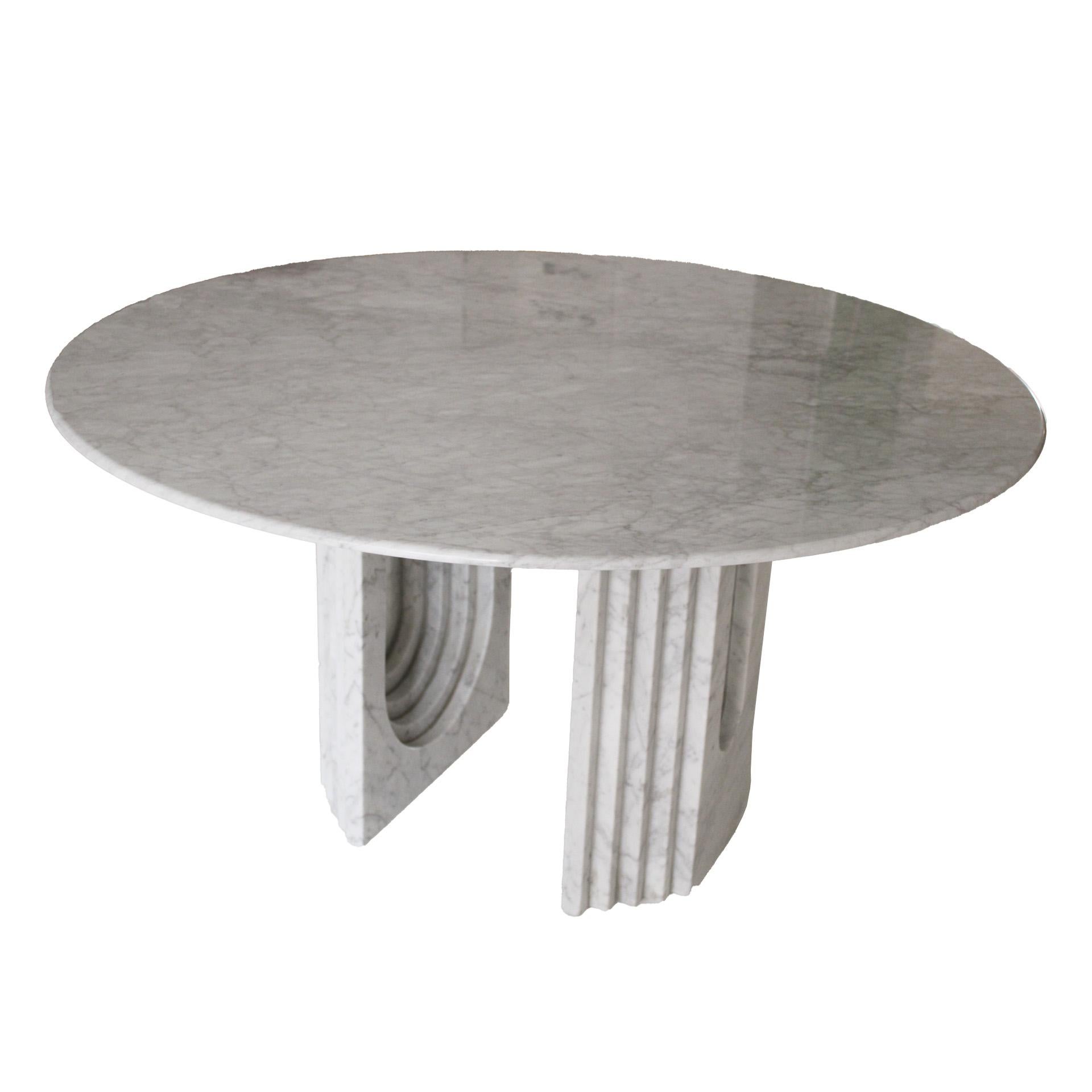 Mid-Century Modern Round Marble Table designed by Carlo Scarpa for Cattelan, Italy 70s