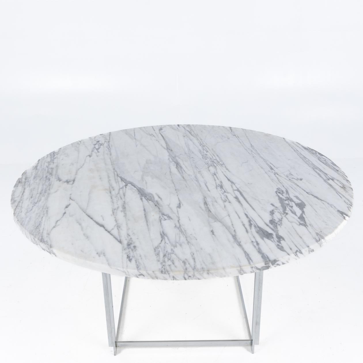 Patinated Round marble table PK 54 by Poul Kjærholm For Sale