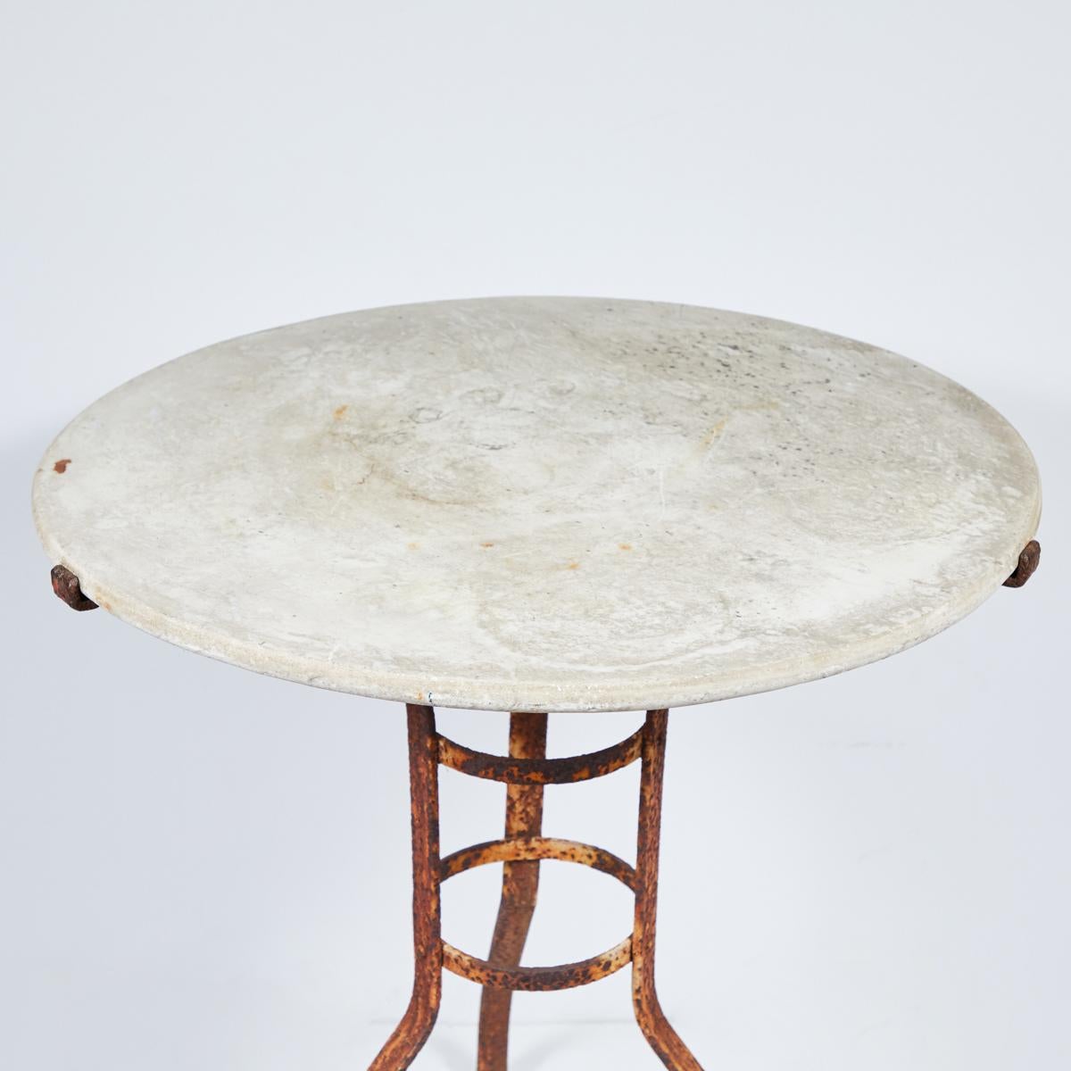 Round marble-top and iron garden table from late 19th century France.