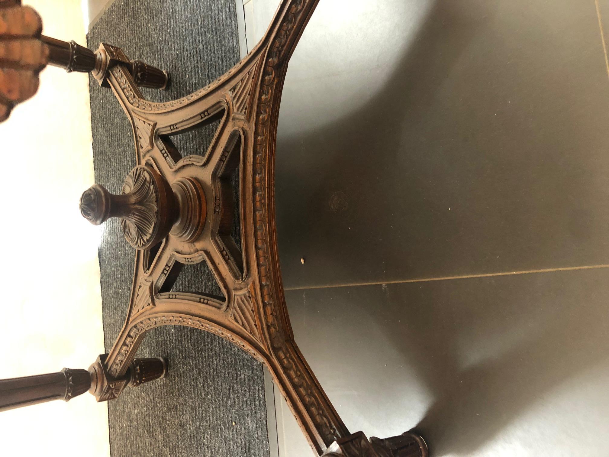 Round Marble Top Table In Excellent Condition For Sale In Dallas, TX