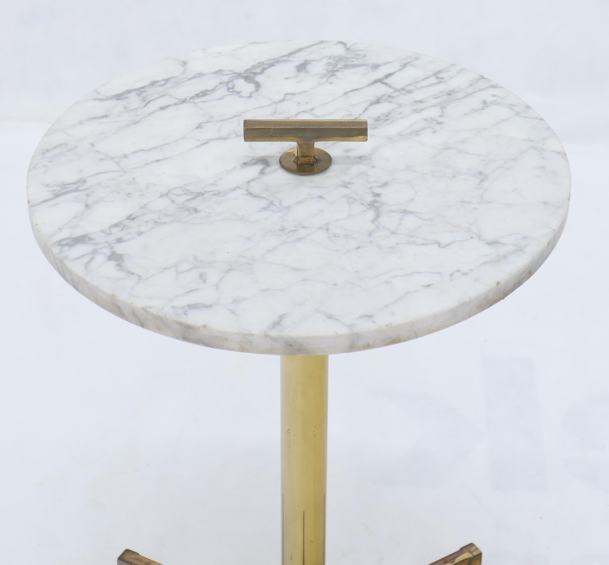 Round Marble Top Tripod Brass Base Legs Occasional Butler Side Table In Good Condition For Sale In Rockaway, NJ