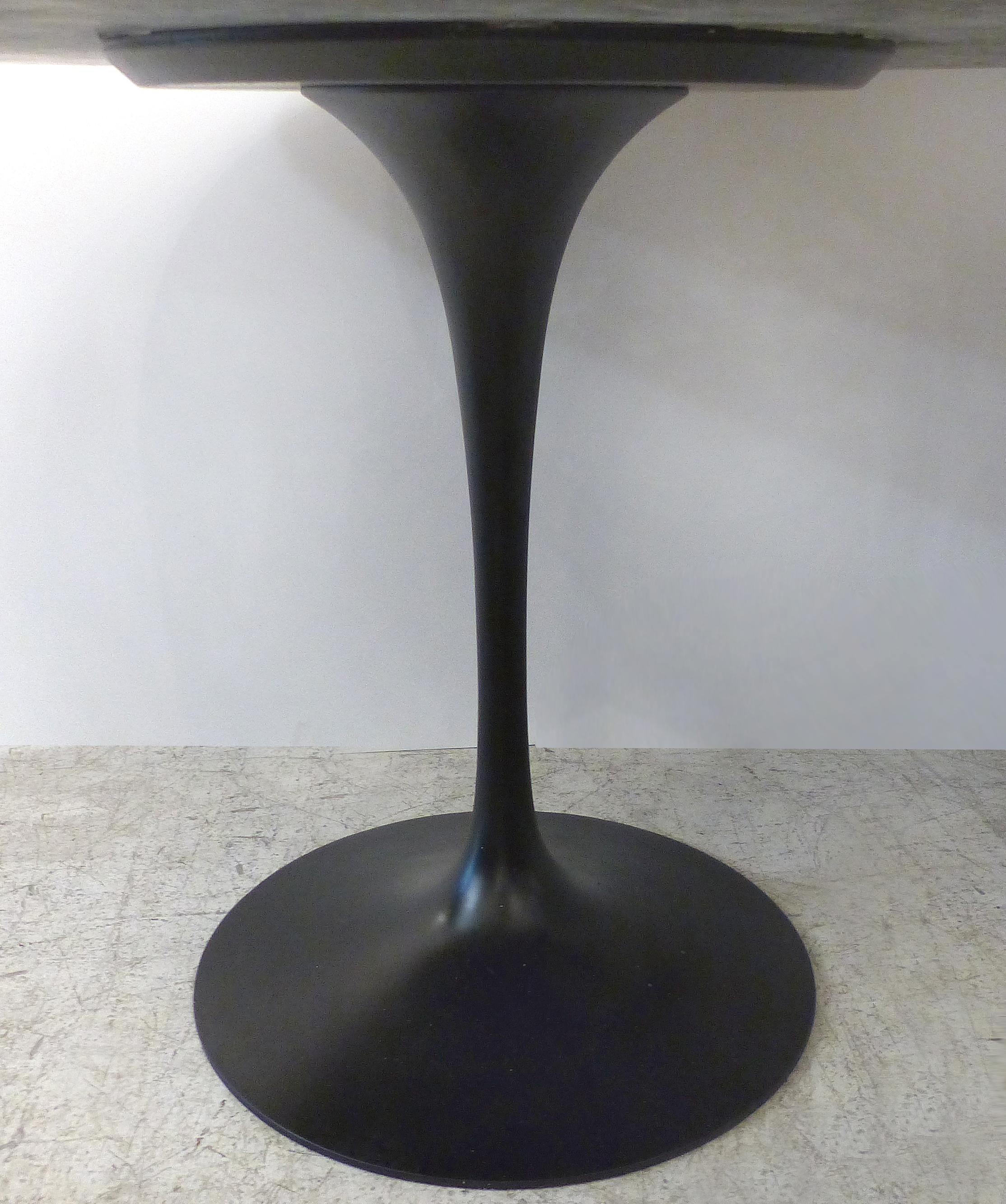 Round Marble-Top Tulip Table in the Style Eero Saarinen for Knoll In Good Condition In Miami, FL