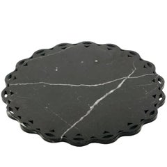 Rundes Tablett oder Teller aus Marmor mit Wellenschliffrand